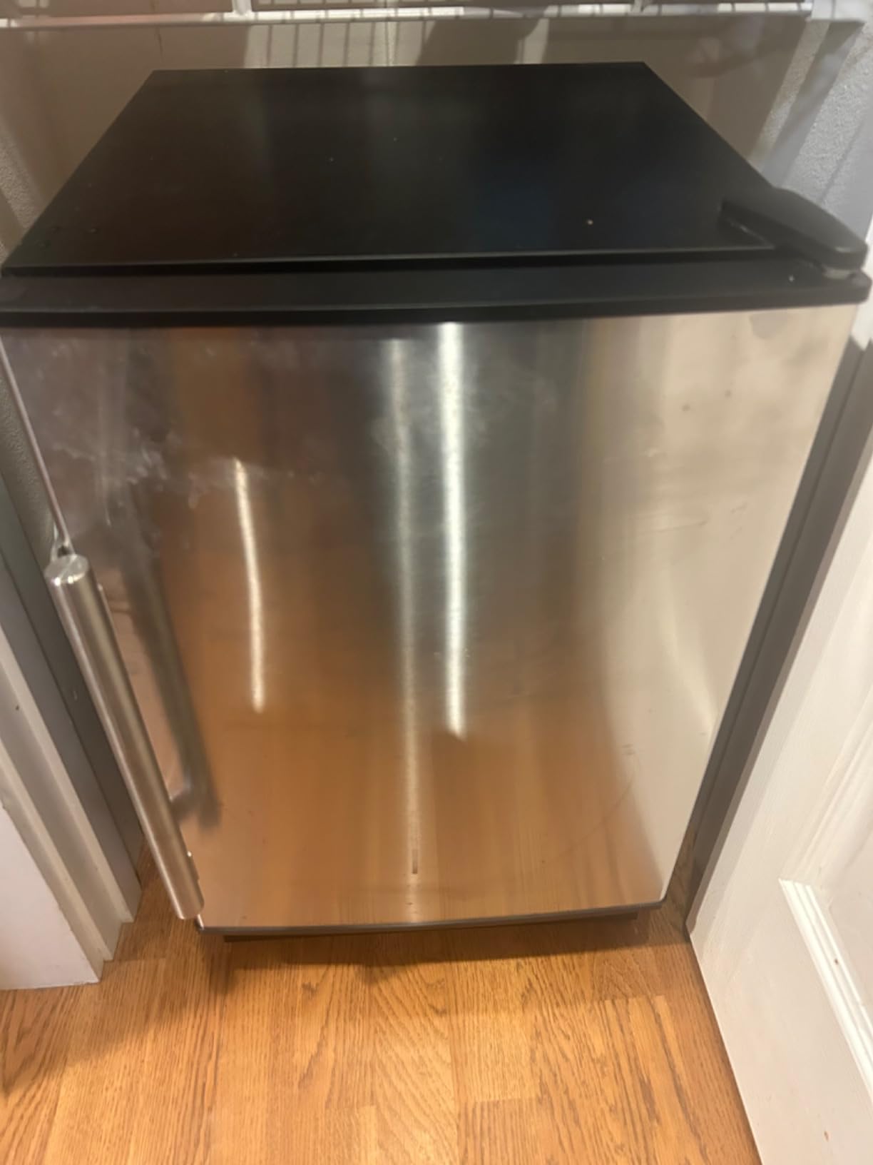 EdgeStar 15 Inch 15 Lb/Day Built-In Ice Maker 12 Lb Bin - No Drain Required customer photo 1