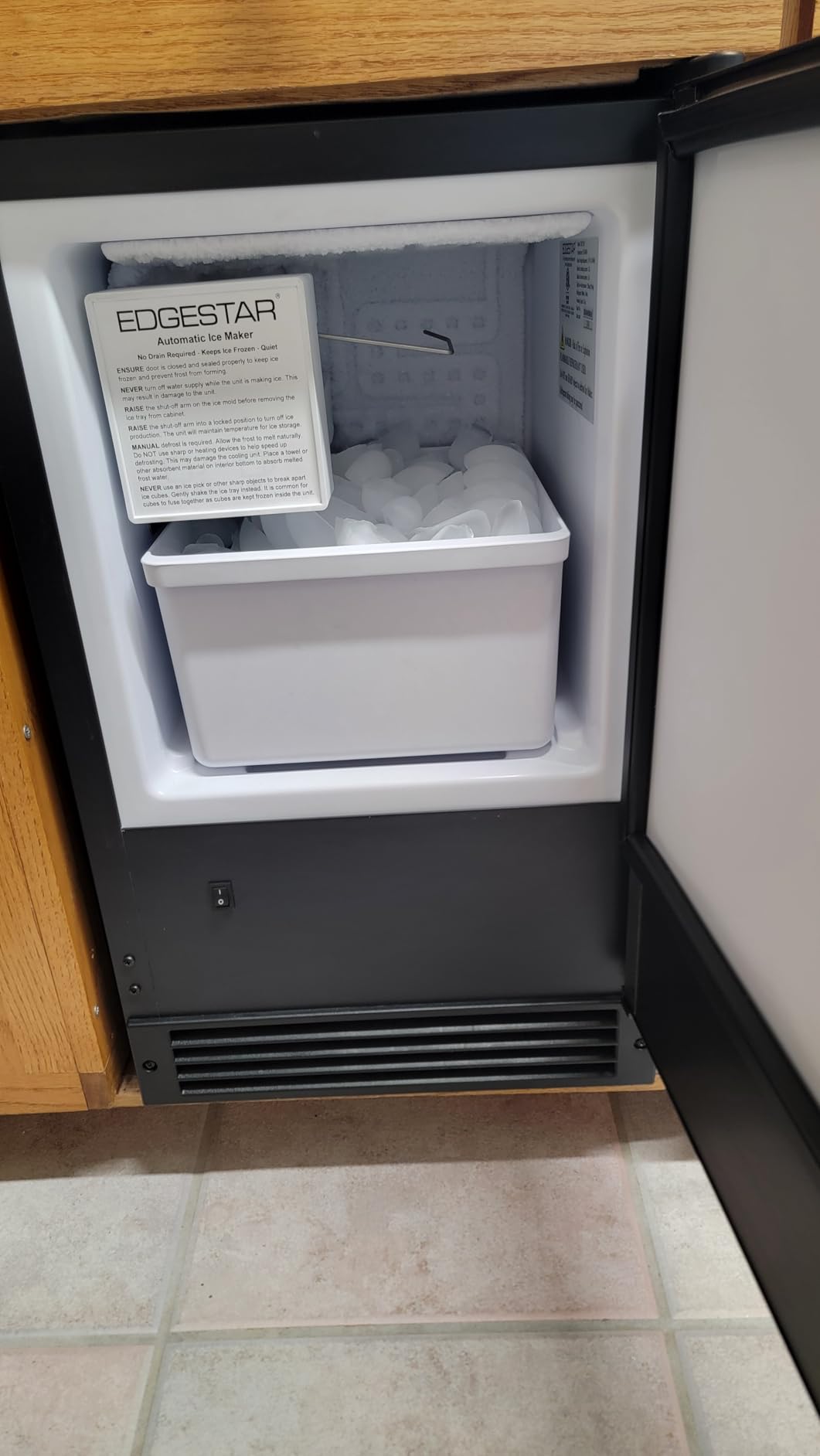 EdgeStar 15 Inch 15 Lb/Day Built-In Ice Maker 12 Lb Bin - No Drain Required customer photo 2