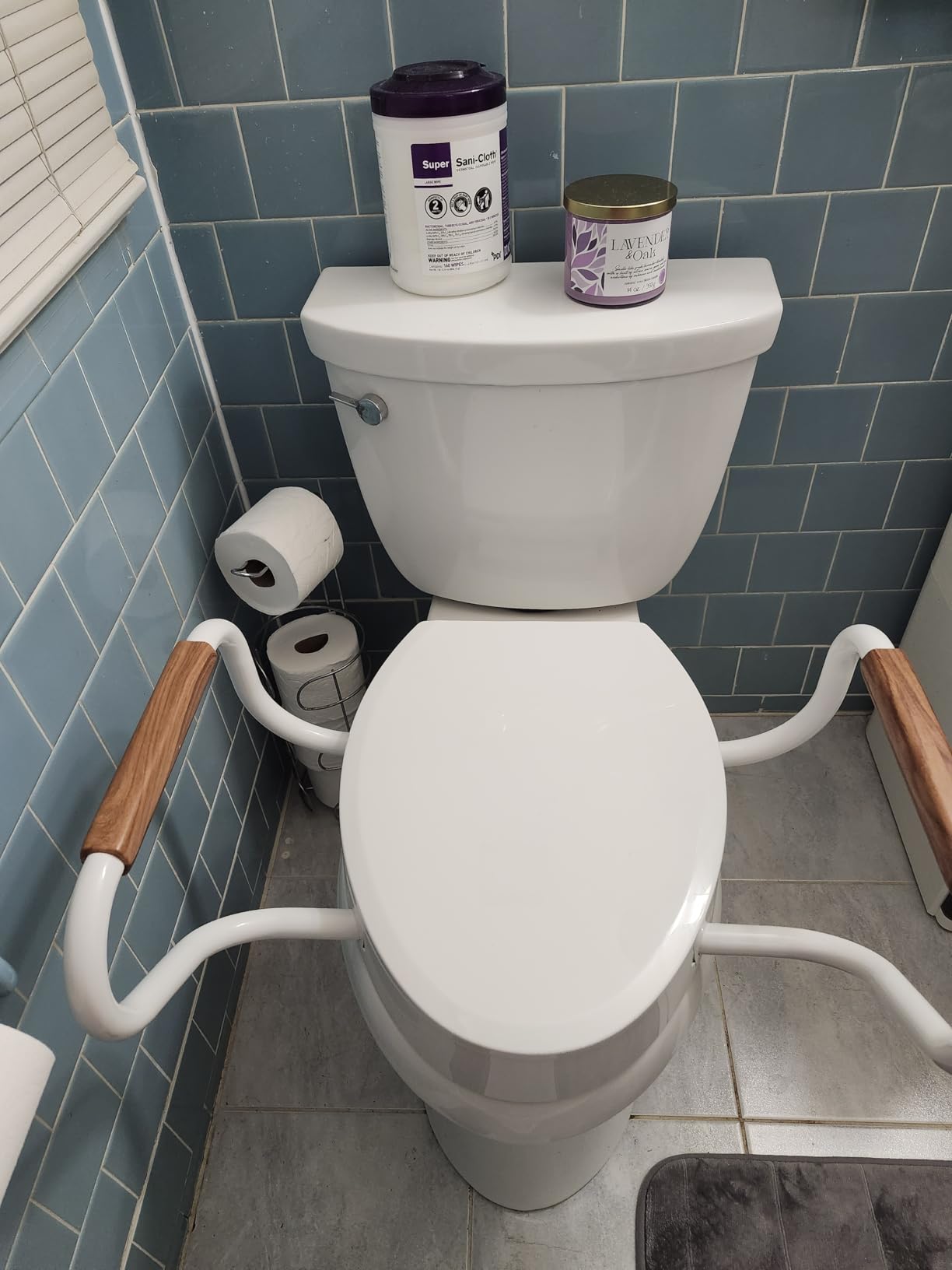Lunderg Solva Raised Toilet Seat with Handles - Elongated - Adds 3 Inches customer photo 2