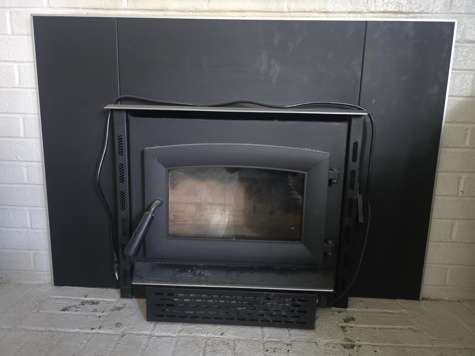 US Stove US1800E 1,200 sqft Wood Fireplace Insert customer photo 1
