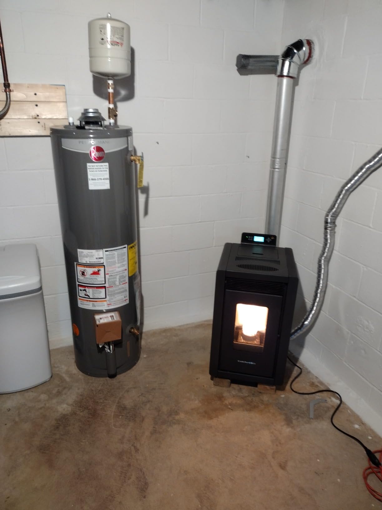 ComfortBilt HP40 Alpine Pellet Stove, 1,500 sq. ft., 25 lb. Hopper, Black customer photo 2