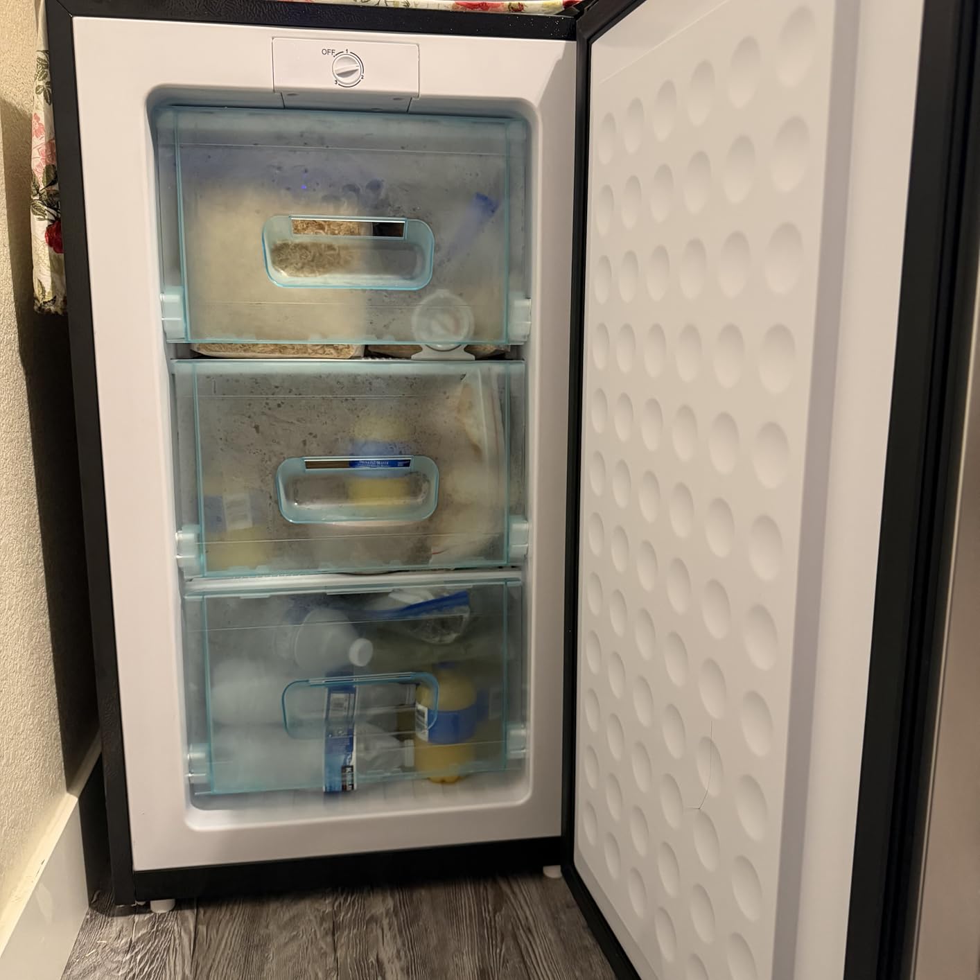 Maine 3.6 Cu. Ft. Small Upright Freezer, Compact Mini Freezer, Silver customer photo 1