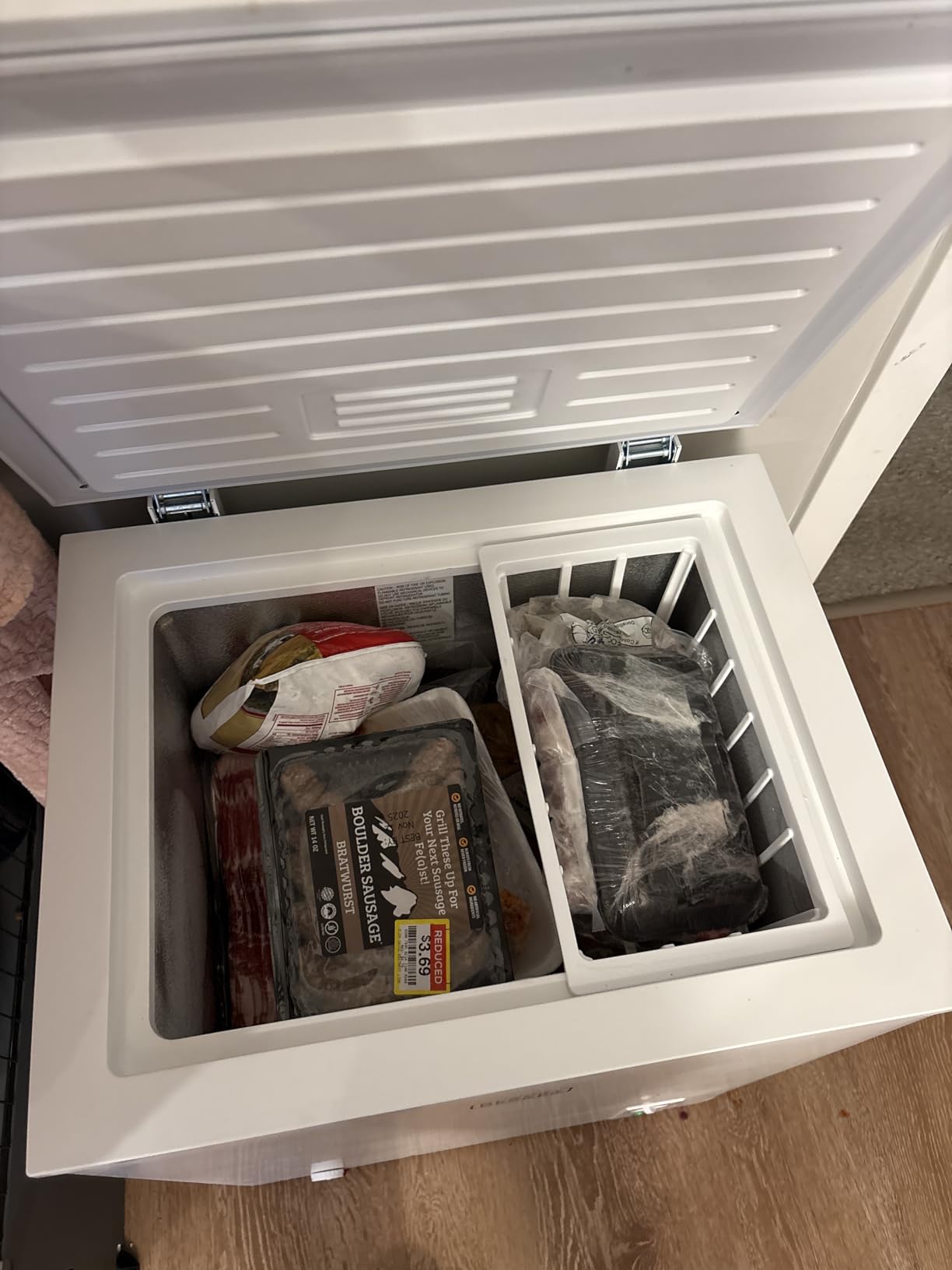 BLACK+DECKER 19.8 Cu. Ft. Chest Freezer, R600a Refrigerant, BCF1980E, White customer photo 2