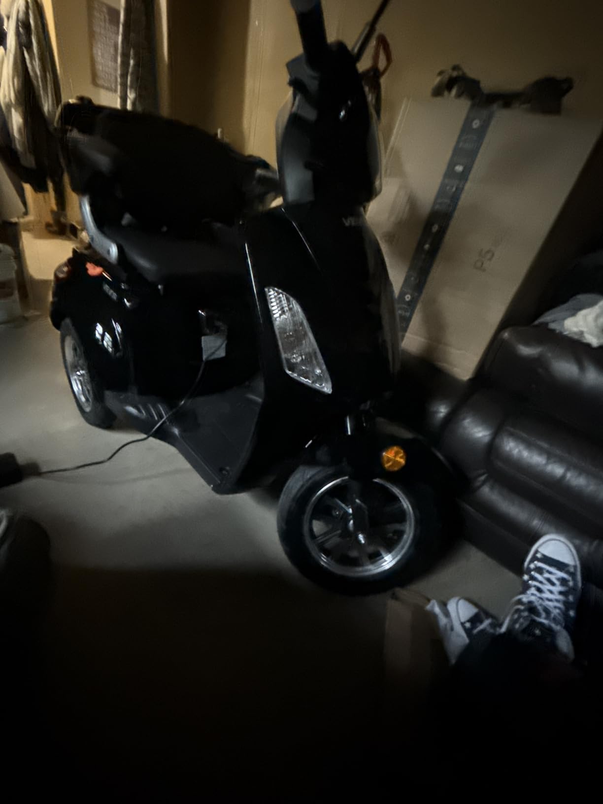VEVOR 2025 Upgraded 3 Wheel Folding Mobility Scooter for Adults & Seniors,Electric Powered Mobility Scooter & 12 Mile Long Range, All Terrain Travel Wheelchair with 9° Climbing, 265lb Capacity customer photo 1