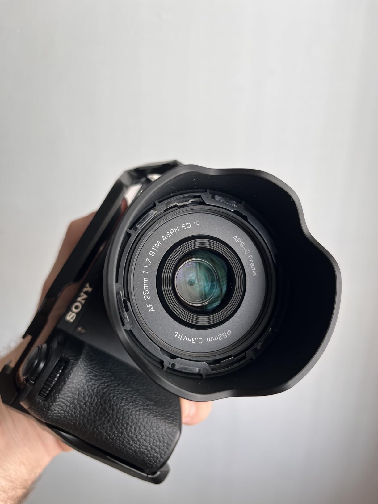 VILTROX AF 56mm F1.7 Air Lens for Sony E Mount, f/1.7 Large Aperture APS-C Prime Lens Compatible with Sony E-Mount Cameras a7RIV a9 a7RII a7RIII a7III a7C FX3 ZVE1 A1 a6600 a6700 a6400 ZV-E10 customer photo 2
