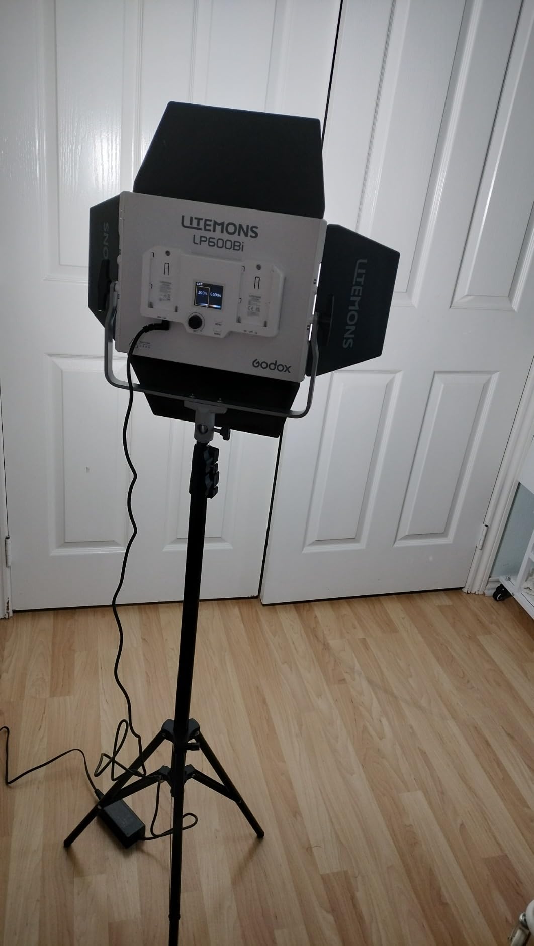 Godox LP600Bi Led Video Light Panel Light Kit with Barndoor & Carry Case customer photo 2