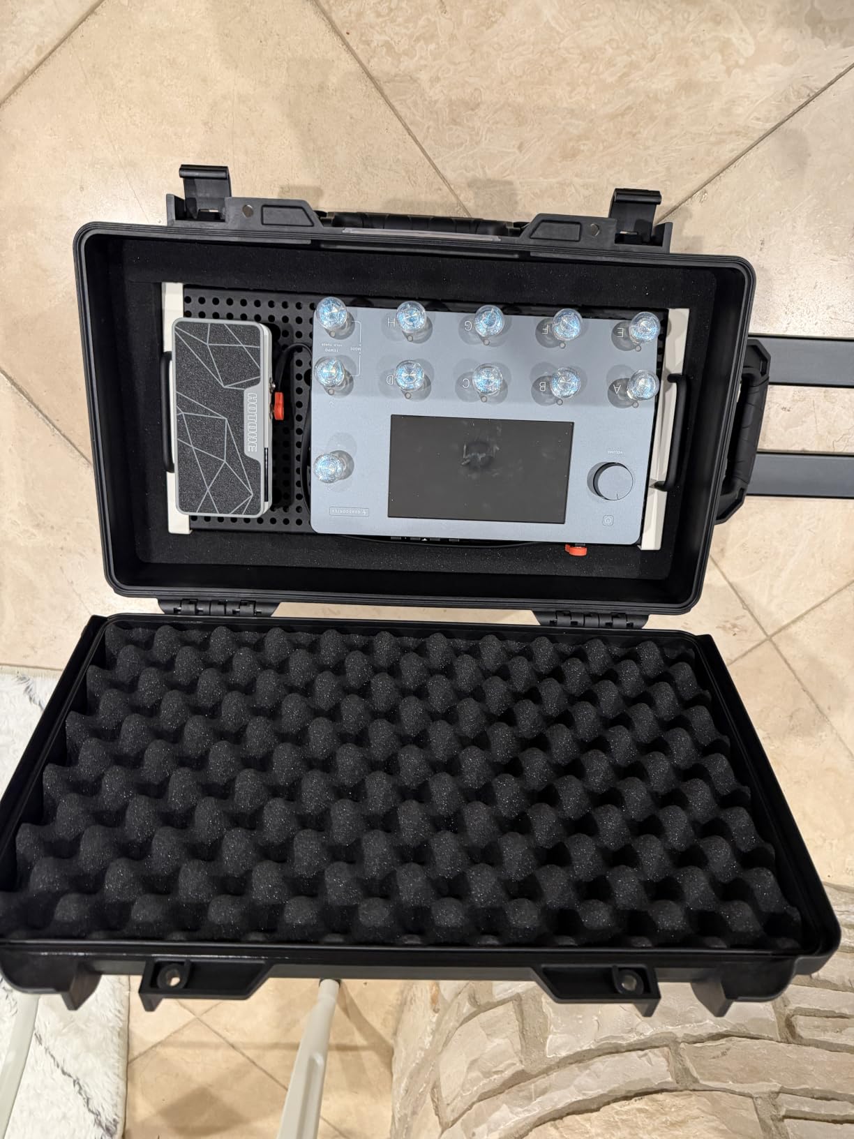 VEVOR Weatherproof Hard Case, Heavy Duty Protective Dry Box with Pre-cut Foam, Retractable Pull Handles for Travel, Hunting, Military, Tactical, IP67 Waterproof Case for Cameras(14.96x11.81x5.51) customer photo 2