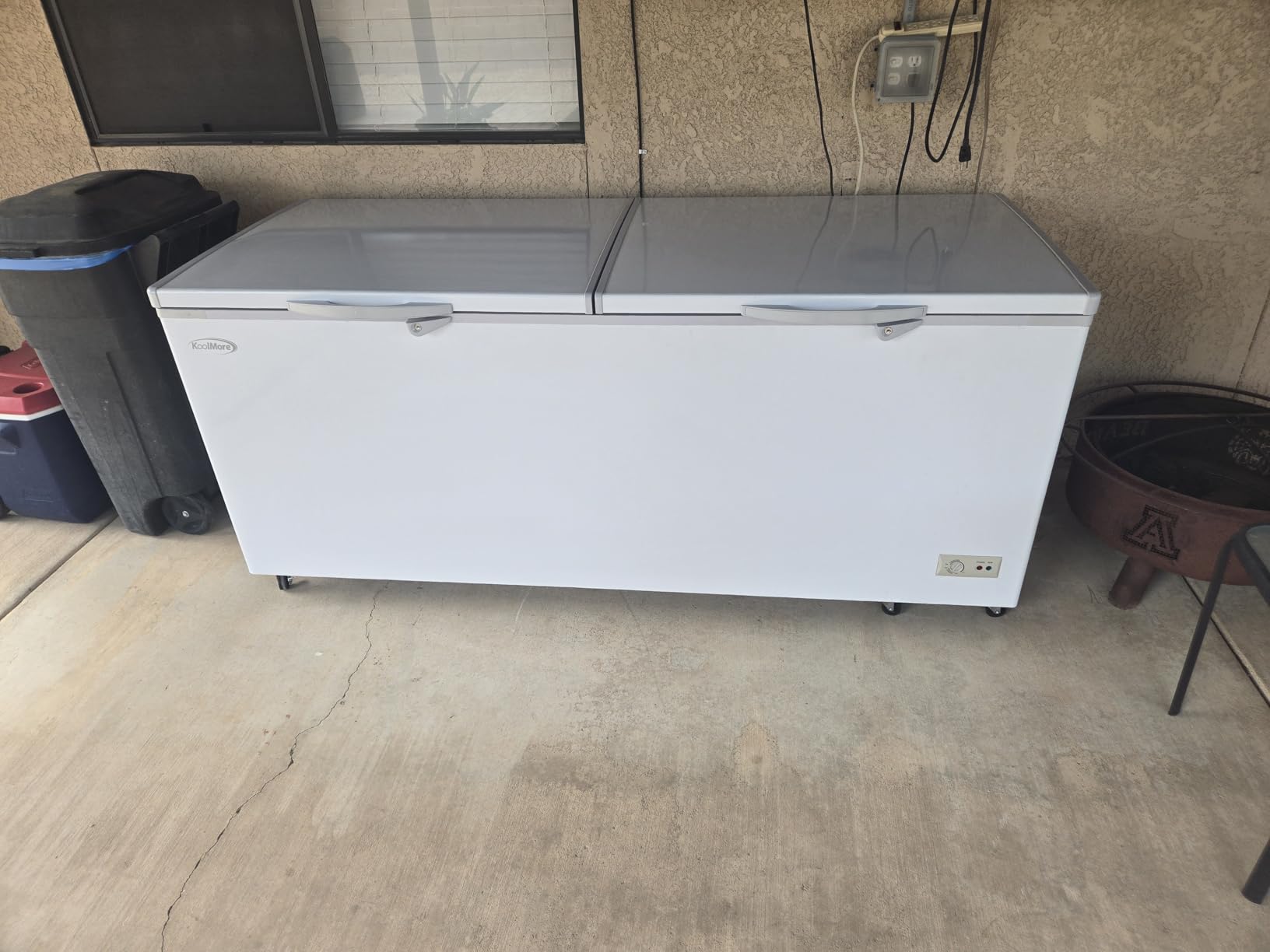 KoolMore KM-SCF-30C 79 in. Commercial Two-Door Chest Freezer, 30 Cu. Ft. in White, ETL Listed customer photo 2