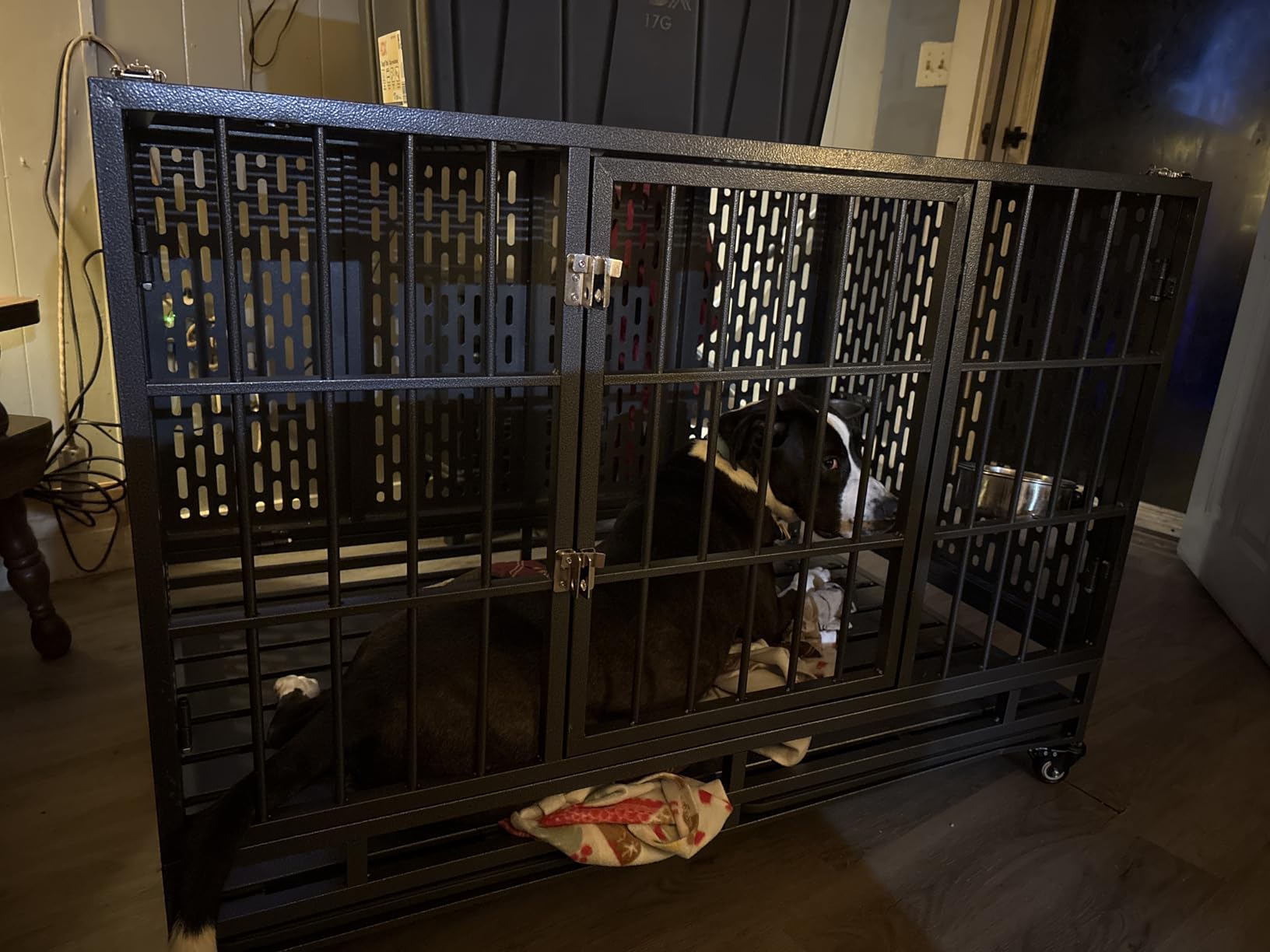 Snuowu 38 Inch Heavy Duty Dog Crate with Wheels, Metal Big Dog Cage for Large and Medium Dogs, Extra Large XL XXL Indestructible Dog Crate with Removable Tray. customer photo 1