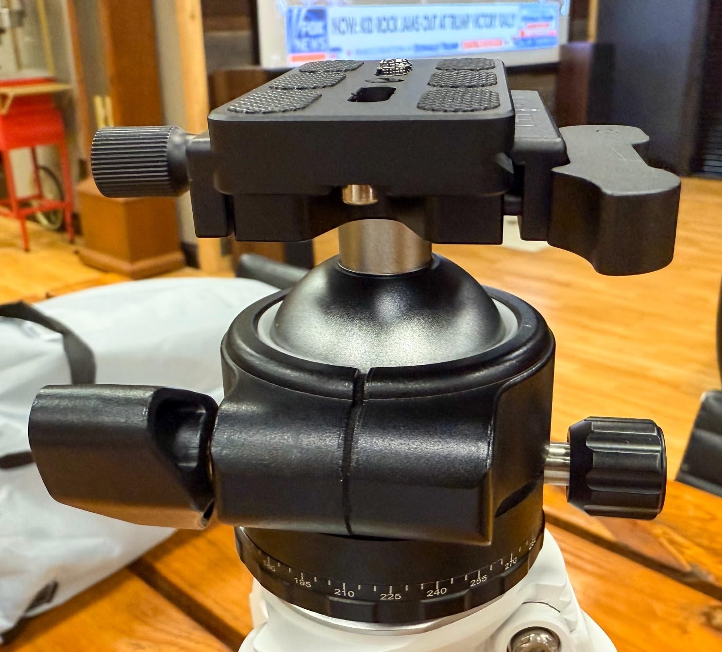 WEYLLAN EH46L Lever Ball Head with Stainless Steel Lock Pin, 46mm Low Profile Heavy Duty Tripod Ball Head Mount with Arca Swiss Quick Release Plate for Tripod Monopod DSLR Camera Camcorder Telescope customer photo 2