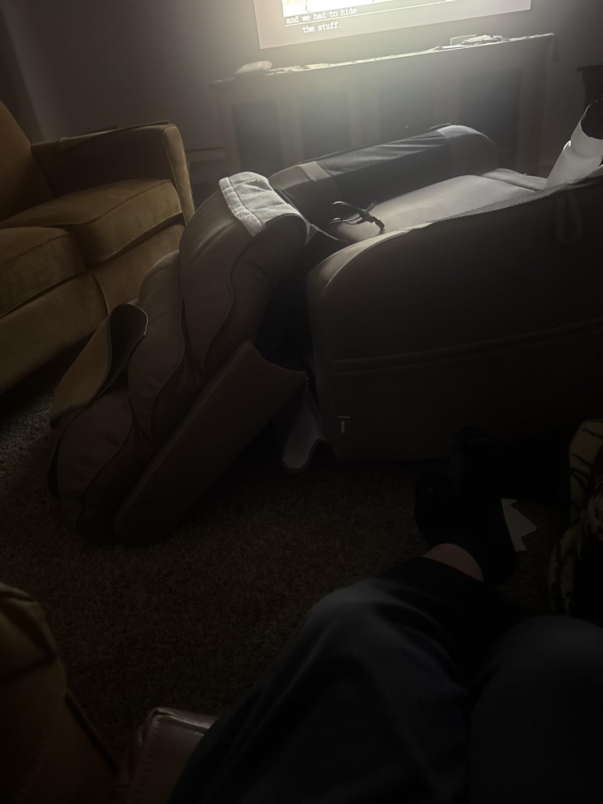 VEVOR Power Lift Recliner Chair, Dual Motor Lift Chair with Heat and Massage for Elderly, Infinite Position Adjustment Electric Recliner with a Cup Holder (Medium-Wide, Light Brown) customer photo 1