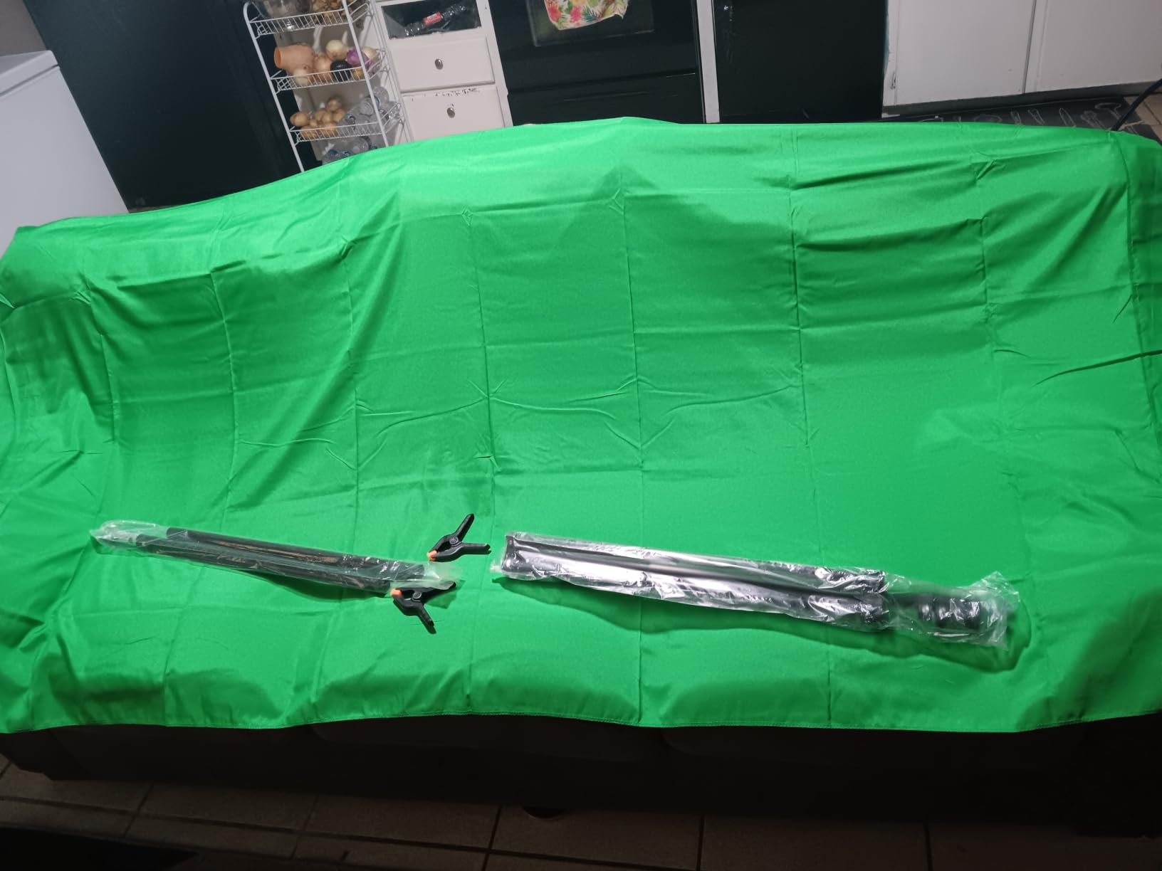 Green Screen Backdrop Kit with Stand, PULUZ 3.2x6.5ft Portable GreenScreen Background Stand, T-Shape Green Screen Stand kit with Clamp Carrying Bag for Streaming Video and Photography Shoots customer photo 1