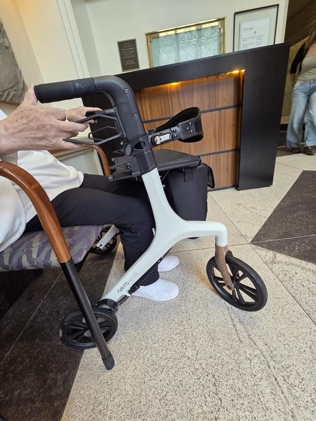 Drive Medical AeroWalk Ultra-Lite Rollator, 15.2 lb, 23