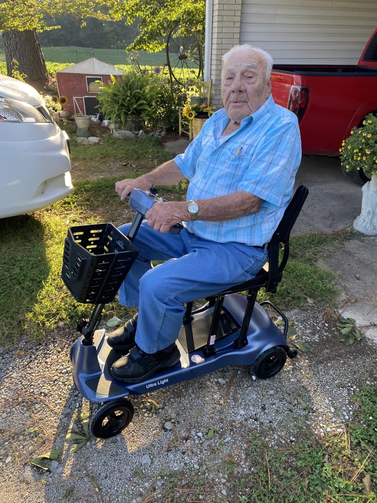 Ultralight 27.5 lbs Carbon Fiber Mobility Scooters for Adults & Seniors customer photo 2