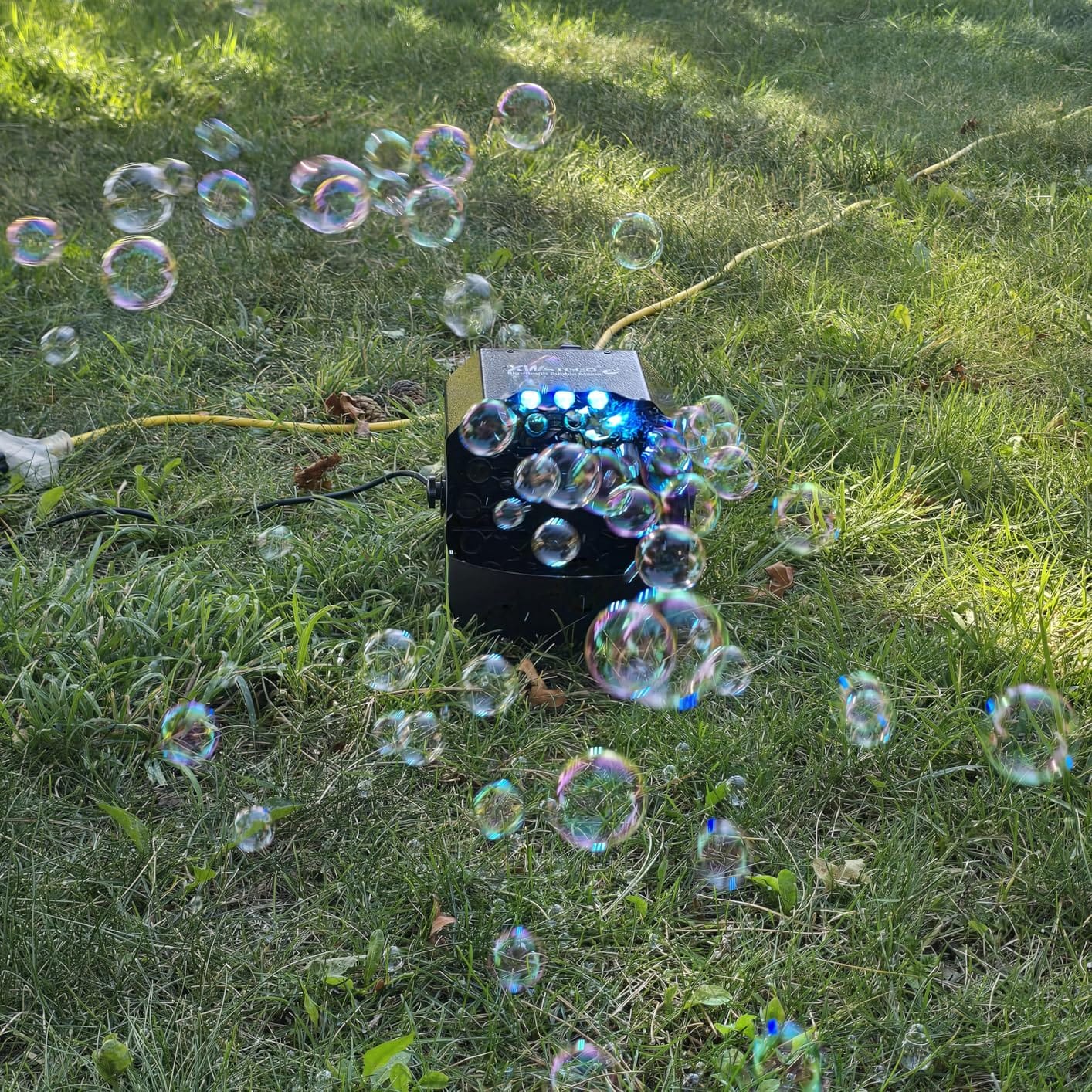 XWSTGEQ Stage Bubble Machine RGB LED Lights Wireless Remote High Output customer photo 2