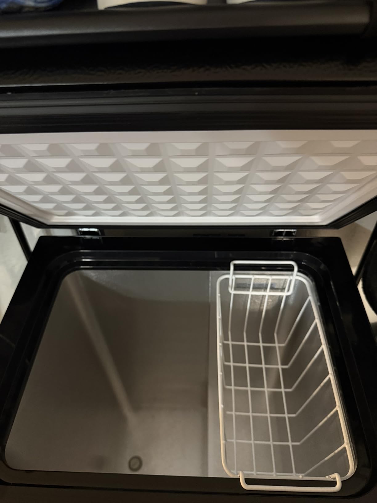 EUHOMY 3.5 Cu.Ft Chest Freezer, Deep Freezer Top Door, Black customer photo 1