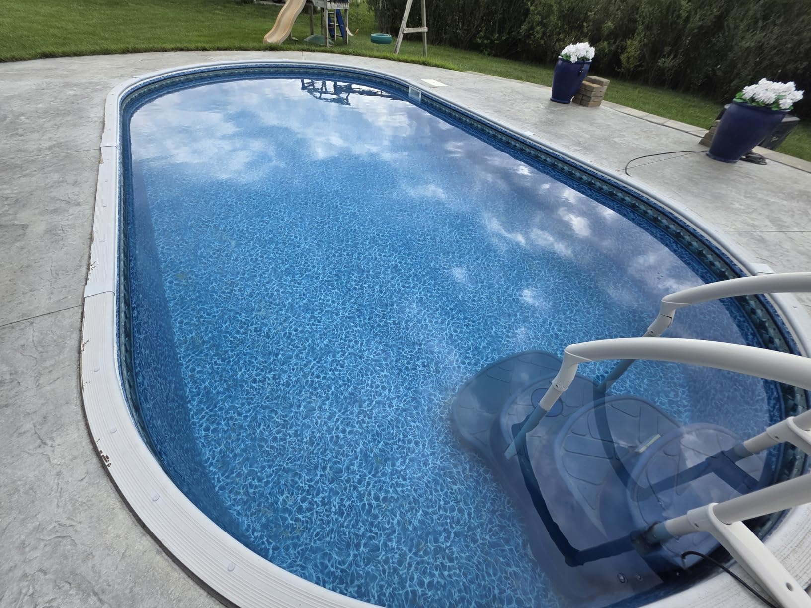 WYBOT C1 Cordless Robotic Pool Vacuum for Inground Pools customer photo 1