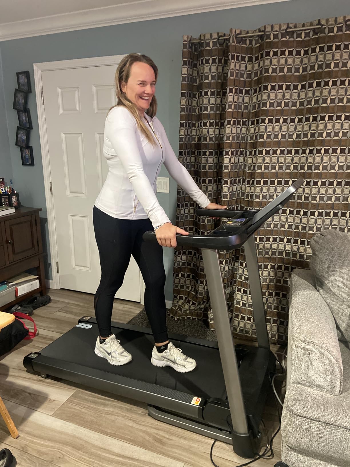 CIIHI Treadmill with Auto Incline - 450 LBS Capacity Heavy Duty Treadmil customer photo 1