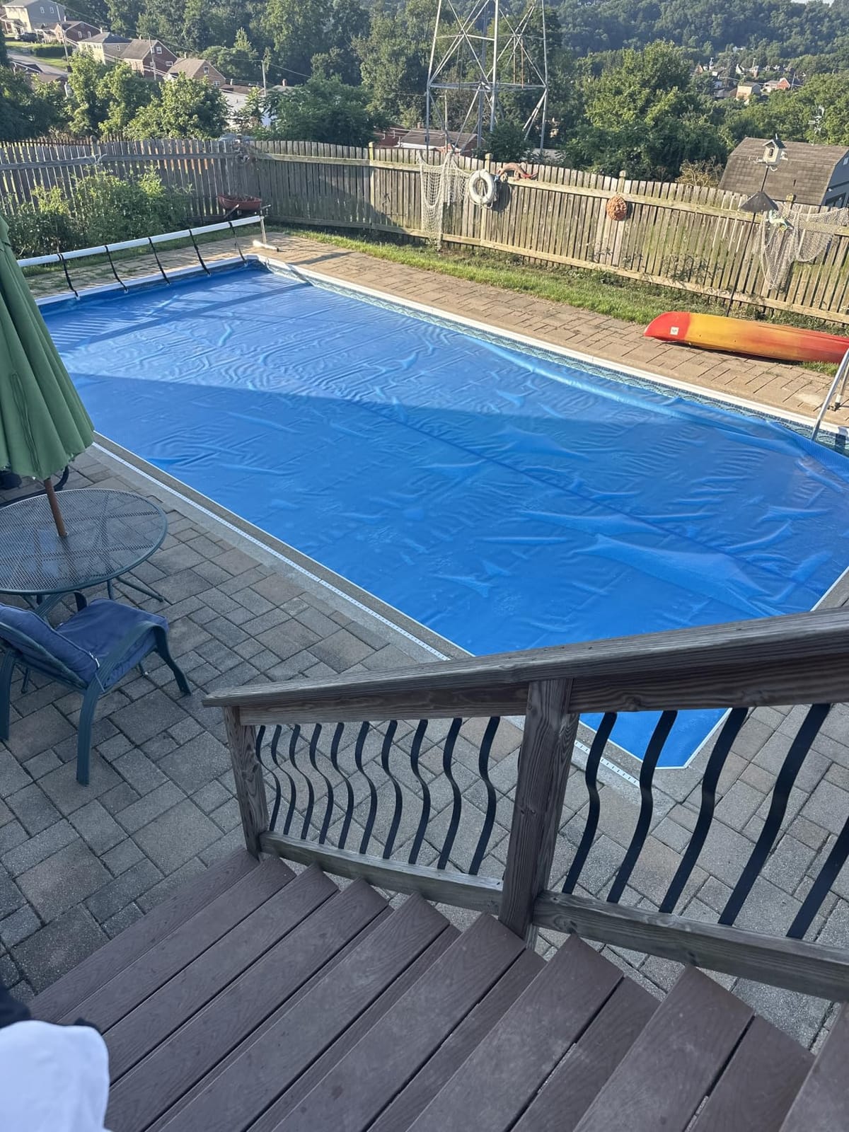 VEVOR Solar Pool Cover 32 x 16 ft 16 Mil Pool Bubble Cover Blue & Black customer photo 2
