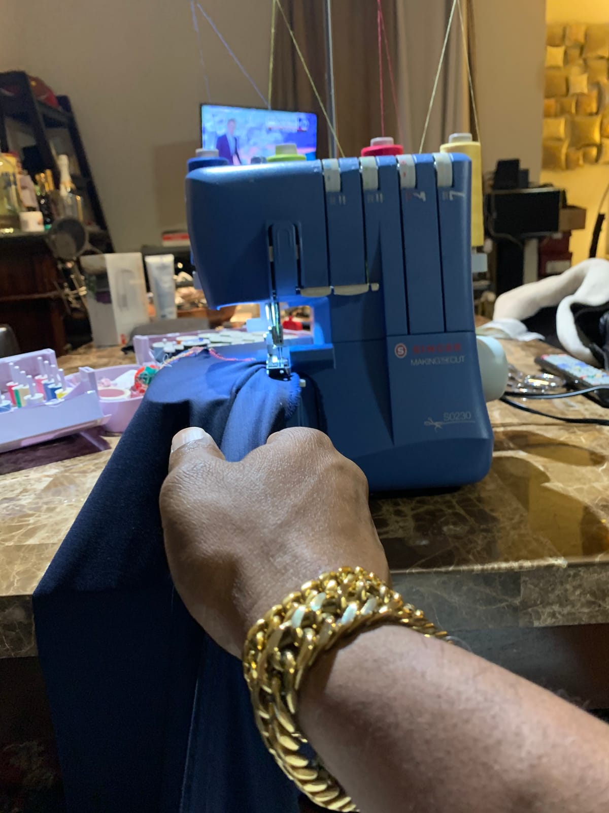 SINGER® S0230 Navy Blue High Speed Overlock Serger, 2-3-4 Thread Capability customer photo 2