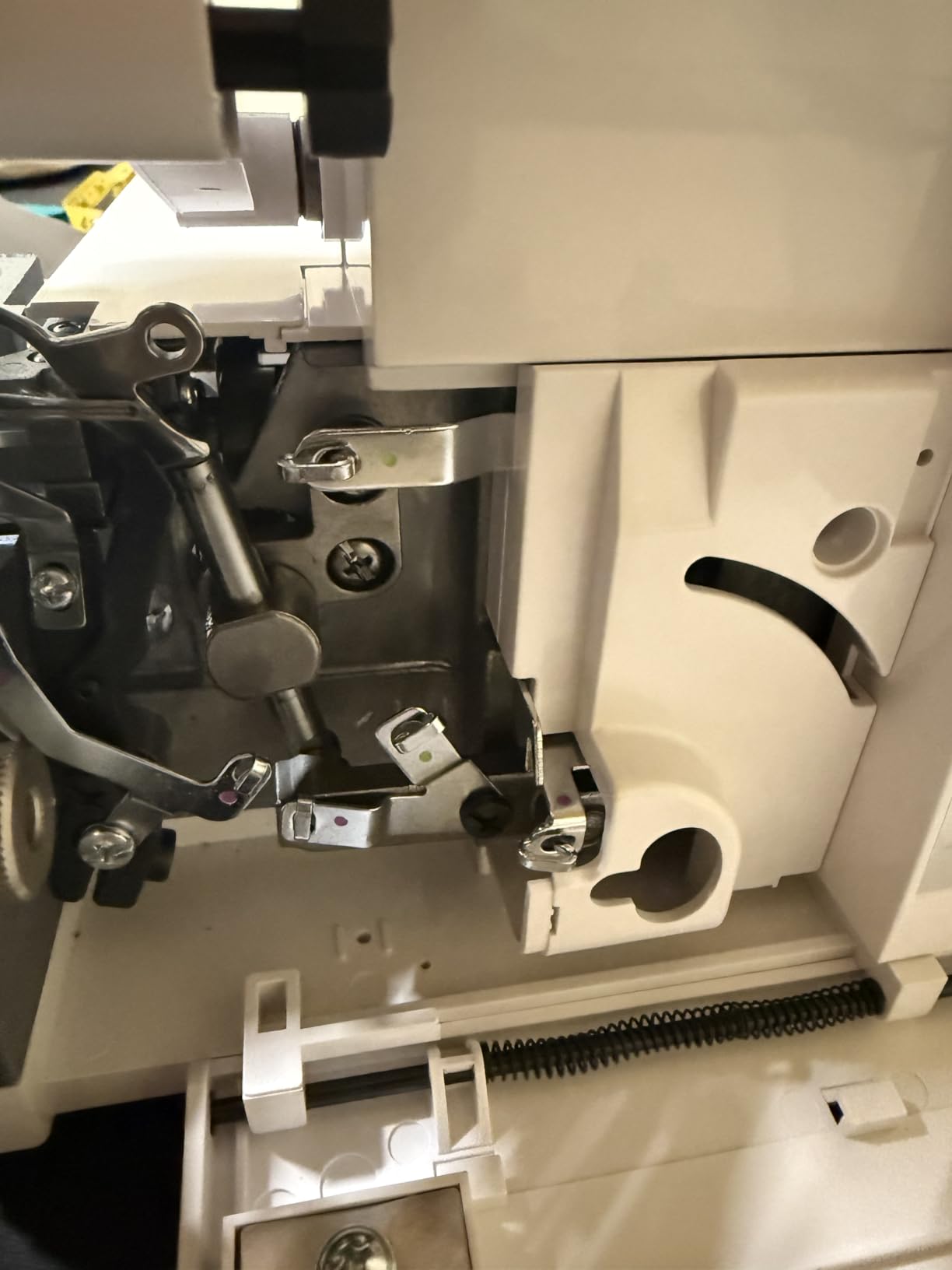 VEVOR Serger Overlock Sewing Machine 1250 SPM 2 3 4 Thread 0.7 2 Feed White customer photo 2