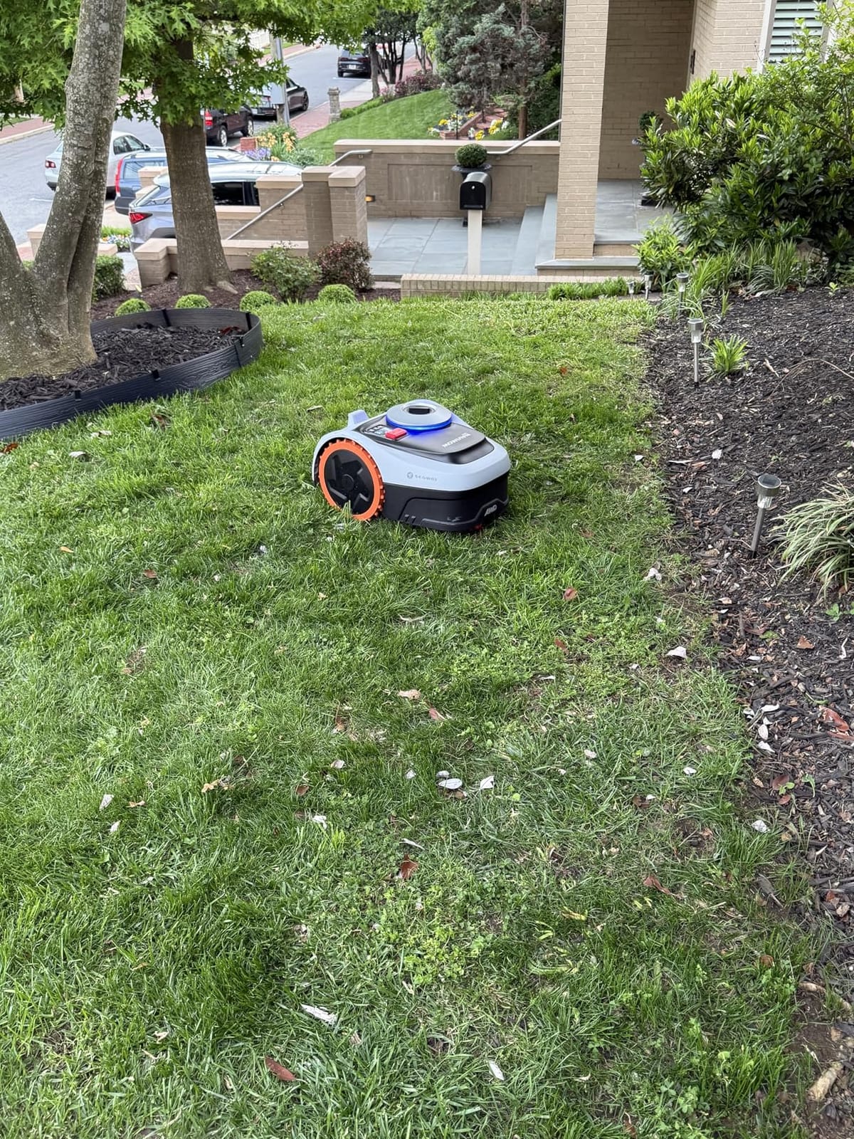 Segway Navimow i206 AWD Robot Lawn Mower, New i105N, 0.15 Acre, 45% Slopes customer photo 2
