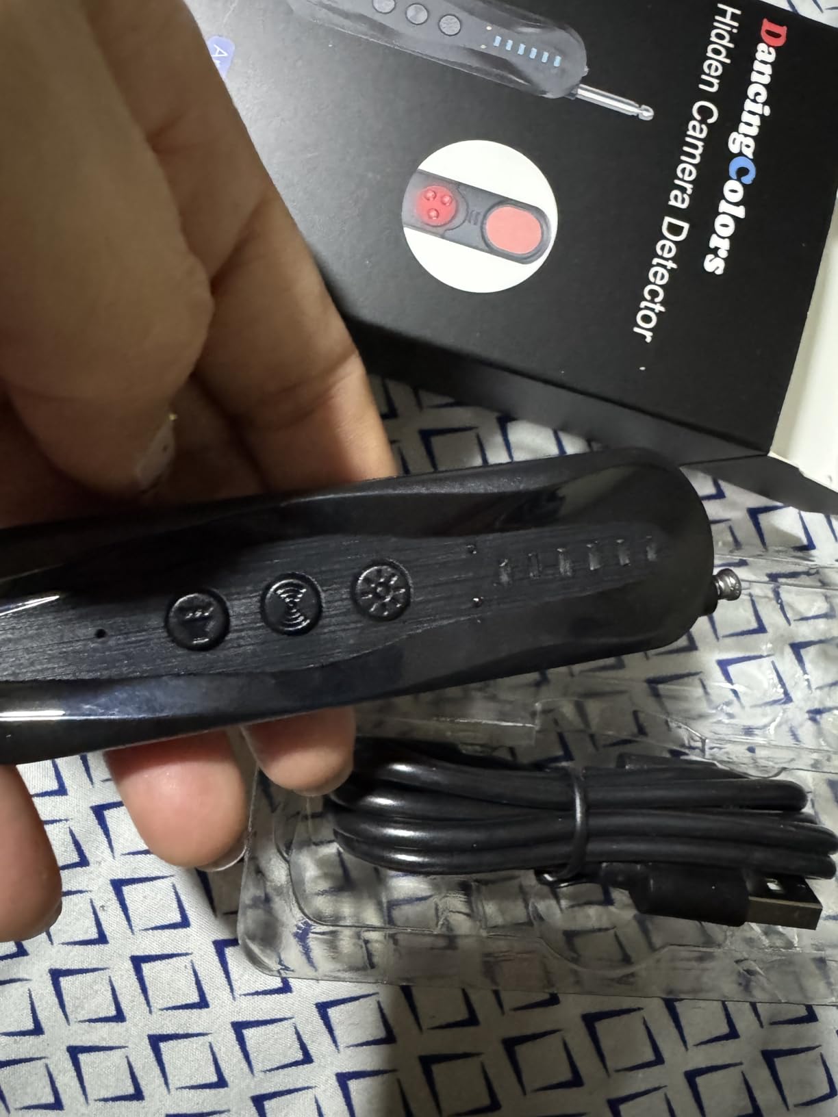 Hidden Camera Detector & Anti-Spy Bug Detector, GPS Tracker Detector customer photo 2