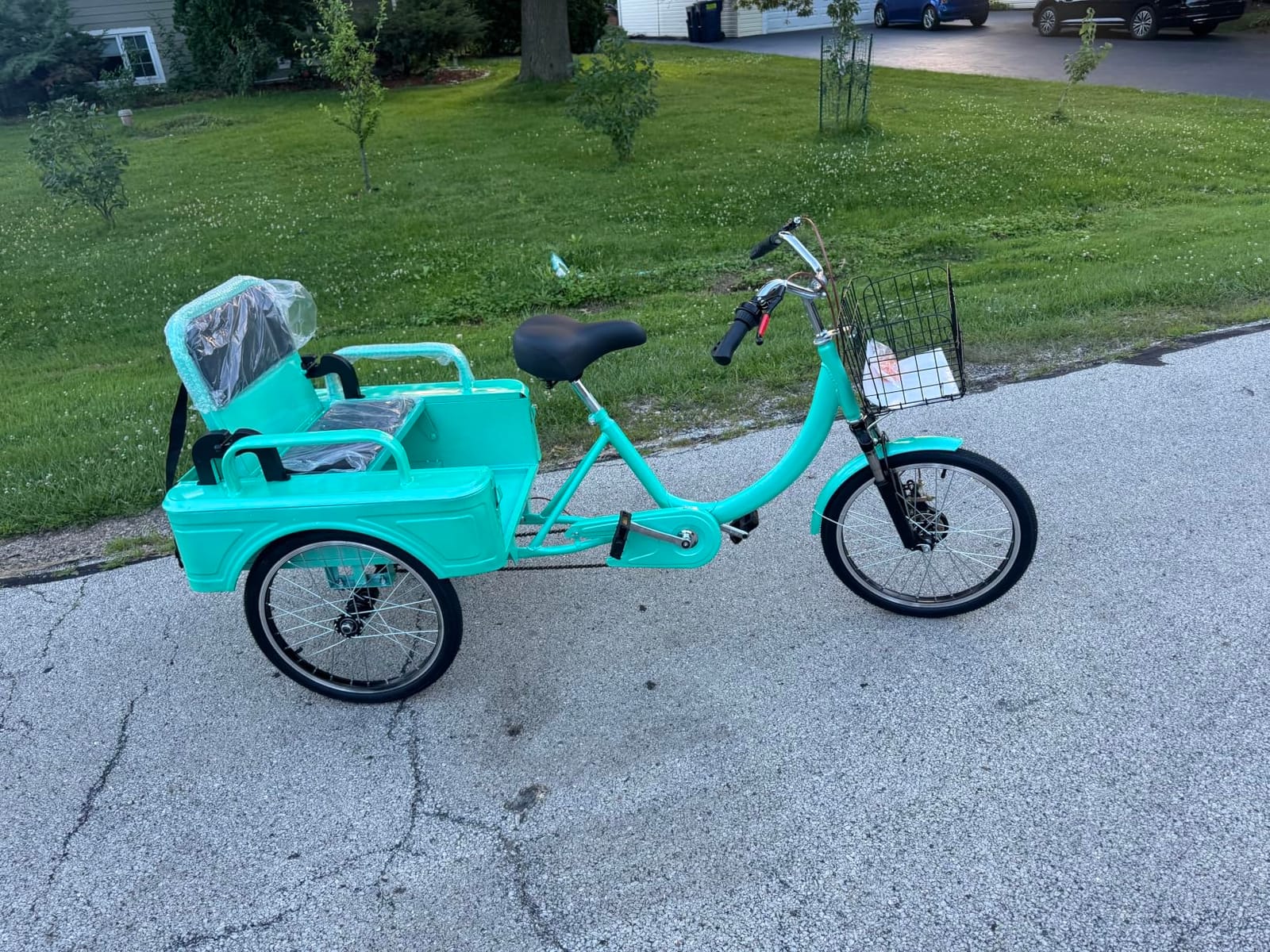 MOOITZ Adult Tricycle, 20 Inch 3-Wheel Bikes Carrying Passengers and Cargo, Trike for Adults with Front Baskets for Women, Seniors, Men, Low Step-Through Cruiser Bike for Cycling, Outing, Picnic customer photo 2