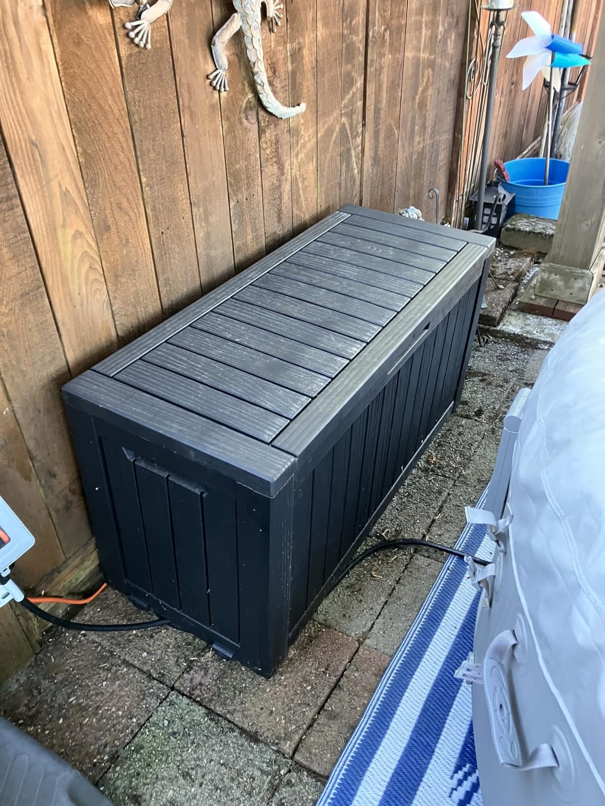 90 Gal Deck Box,Waterproof Resin Outdoor Storage Gas Lift,Lockable Black customer photo 1