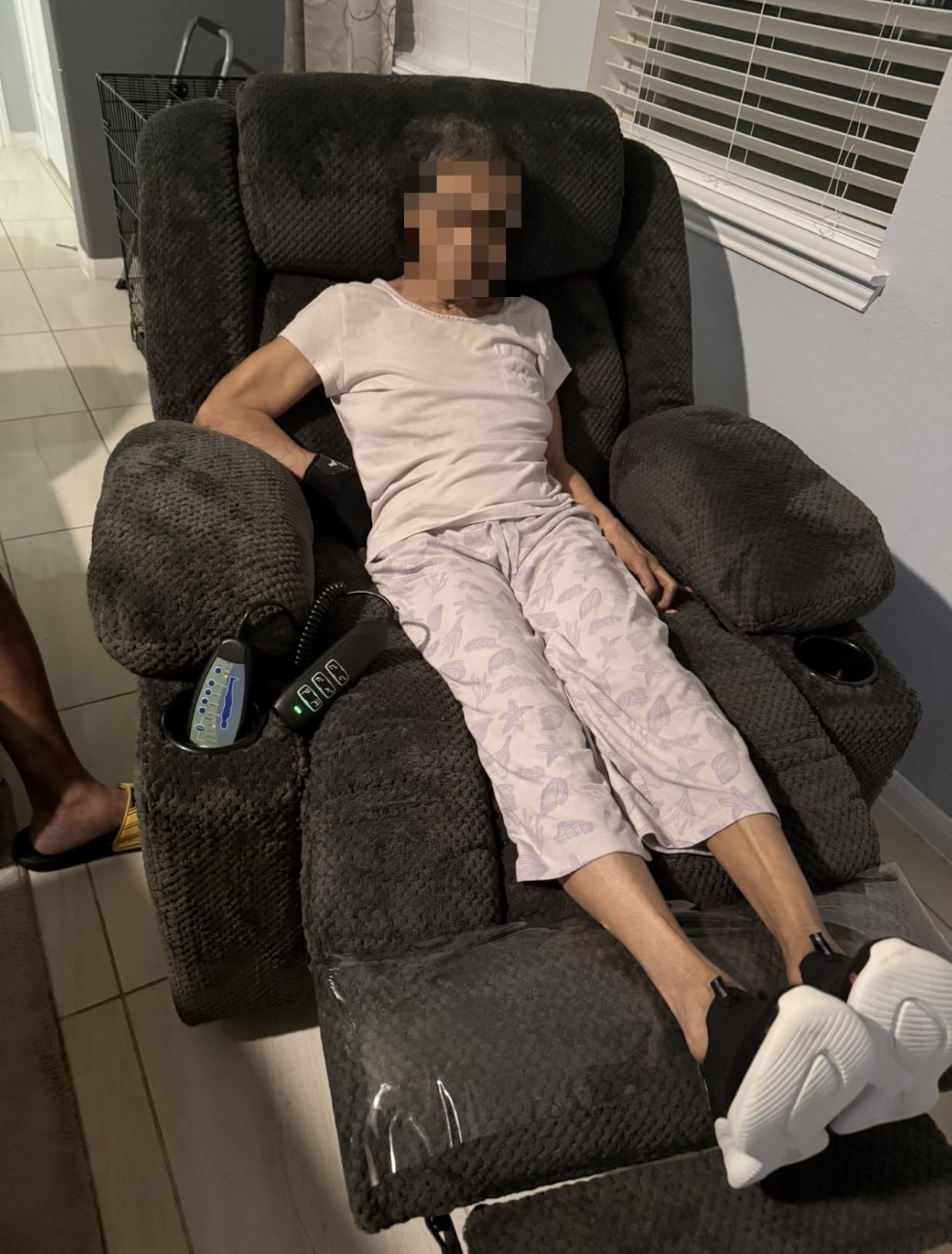 Triple Motor Large-Wide Lift Chair, Infinite Position, 180° Lay Flat, Power Lift Chairs Recliners for Elderly Big and Tall, Massage & Heat, Extended Footrest (Dark Brown, Large Wide) customer photo 2