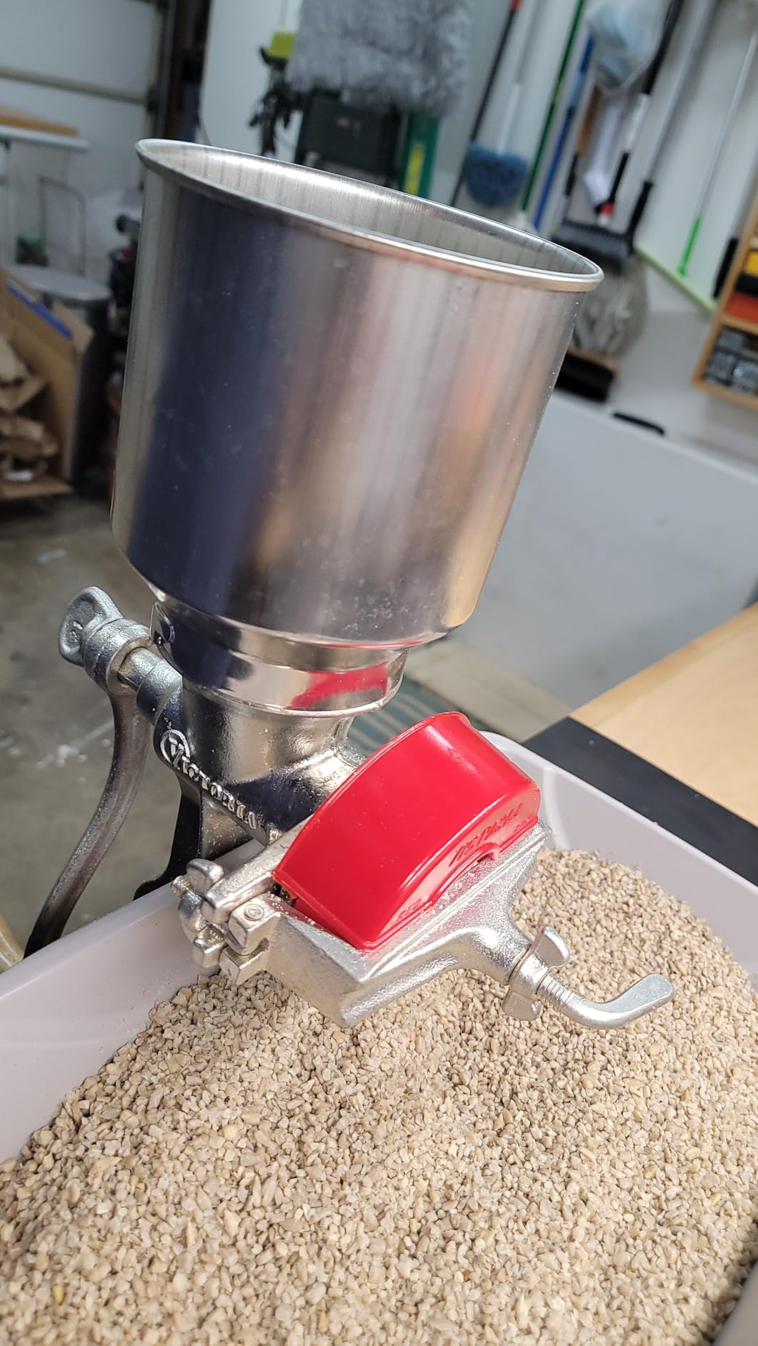 Victoria Manual Cast Iron Grain Mill 2400g with High Hopper customer photo 1