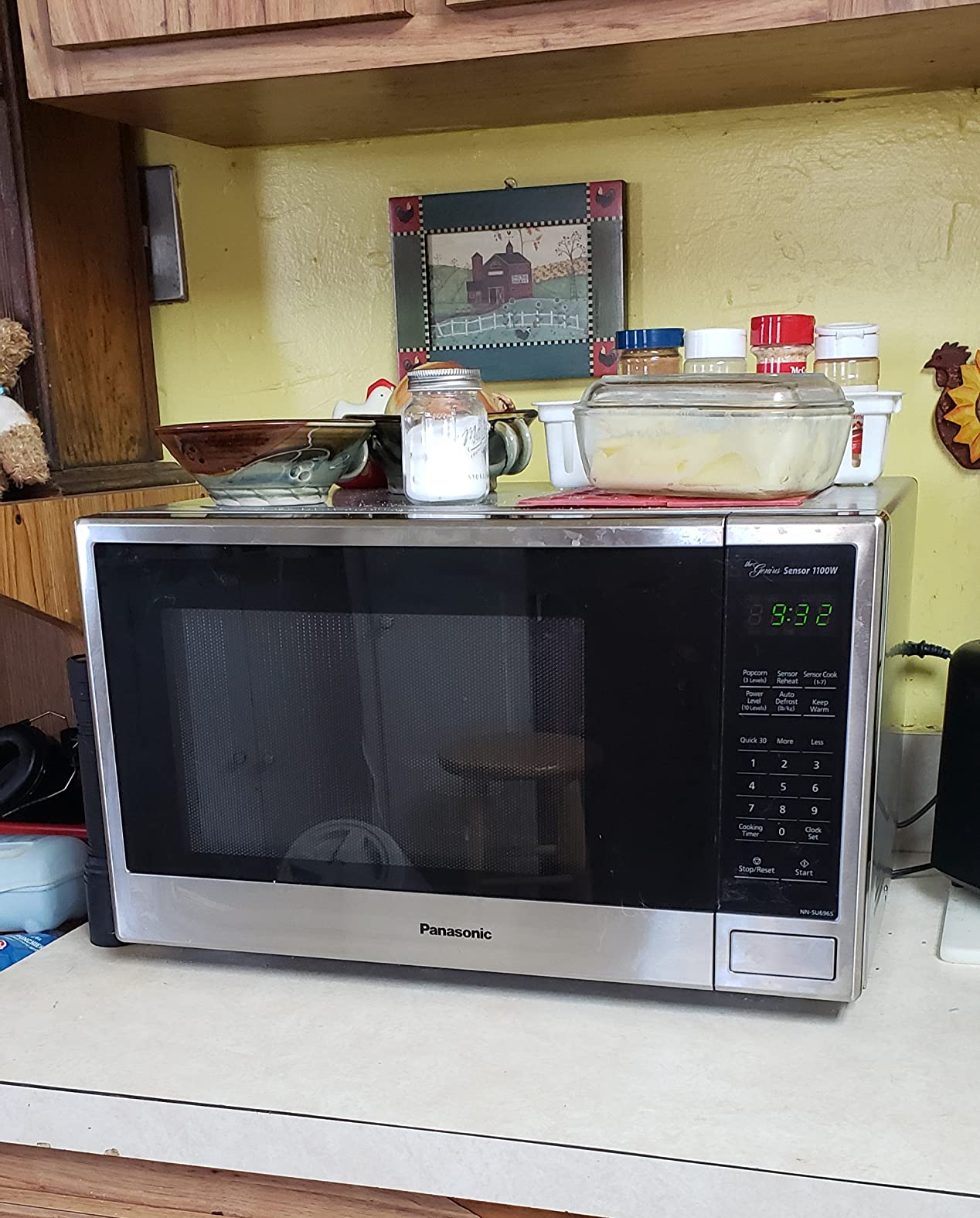 Panasonic Compact Microwave Oven with 1100 Watts of Cooking Power, Sensor Cooking, Quick 30sec and Popcorn Button, 1.3 cft customer photo 1