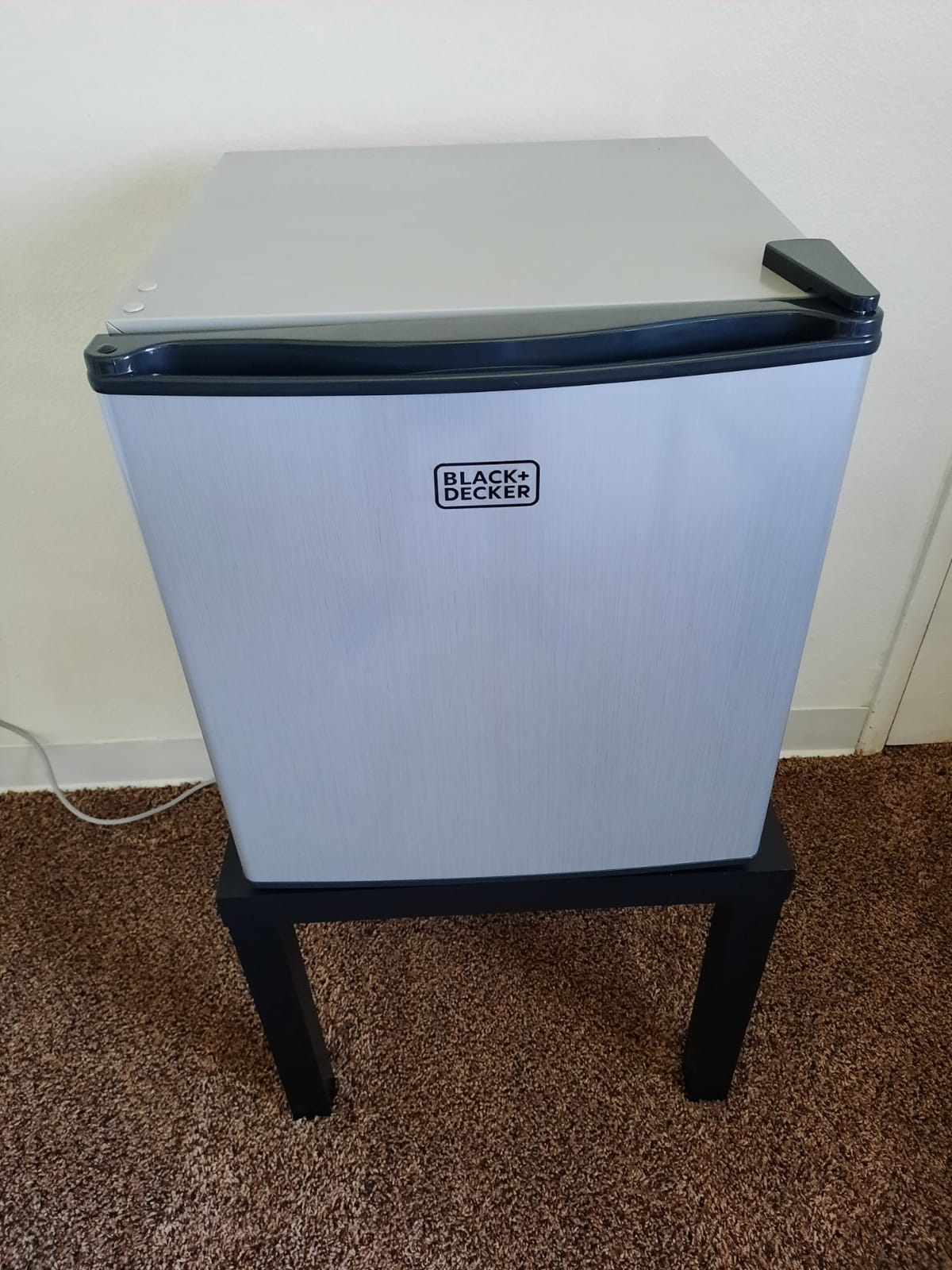 BLACK+DECKER 1.7 Cu. Ft. Compact Refrigerator, Energy Star, BCRK17W, White customer photo 1