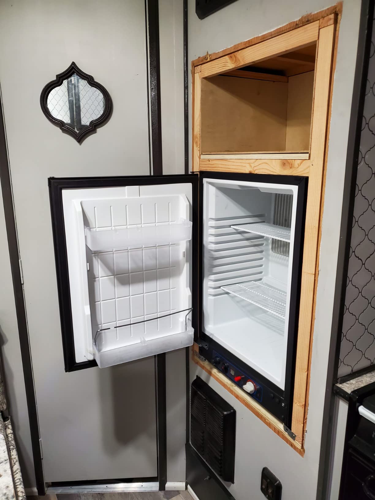 Smad 2.1 Cu.Ft. Propane Refrigerator, 12v RV Refrigerator for Trucks, 3 Way Fridge with Reversible Door, No Noise, AC/DC/LPG,55 Qt, Black customer photo 1