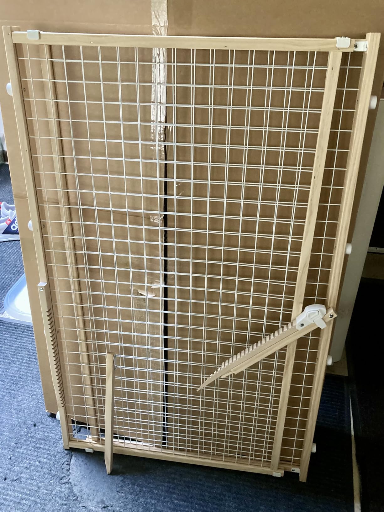 MidWest Homes for Pets Wire Mesh Pet Safety Gate, Dog Gate Expands From 29 - 50 Inches Wide, 44 Inches Tall, Wood, Powder Coated Wire customer photo 1