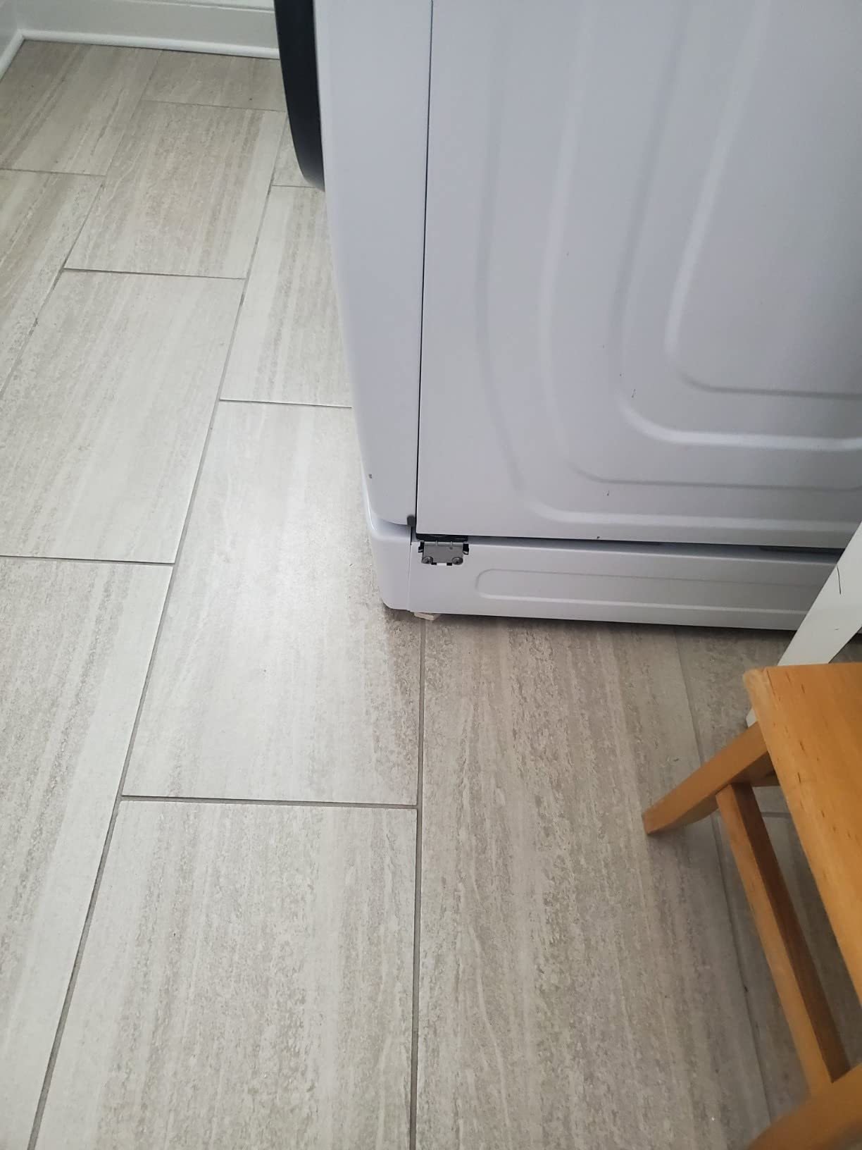SAMSUNG 27” Wide Laundry Riser Pedestal Stand for 27” Wide Front Load Washer or Dryer, Lifts Machine 6”in Height, WE272NW/A3, White customer photo 1