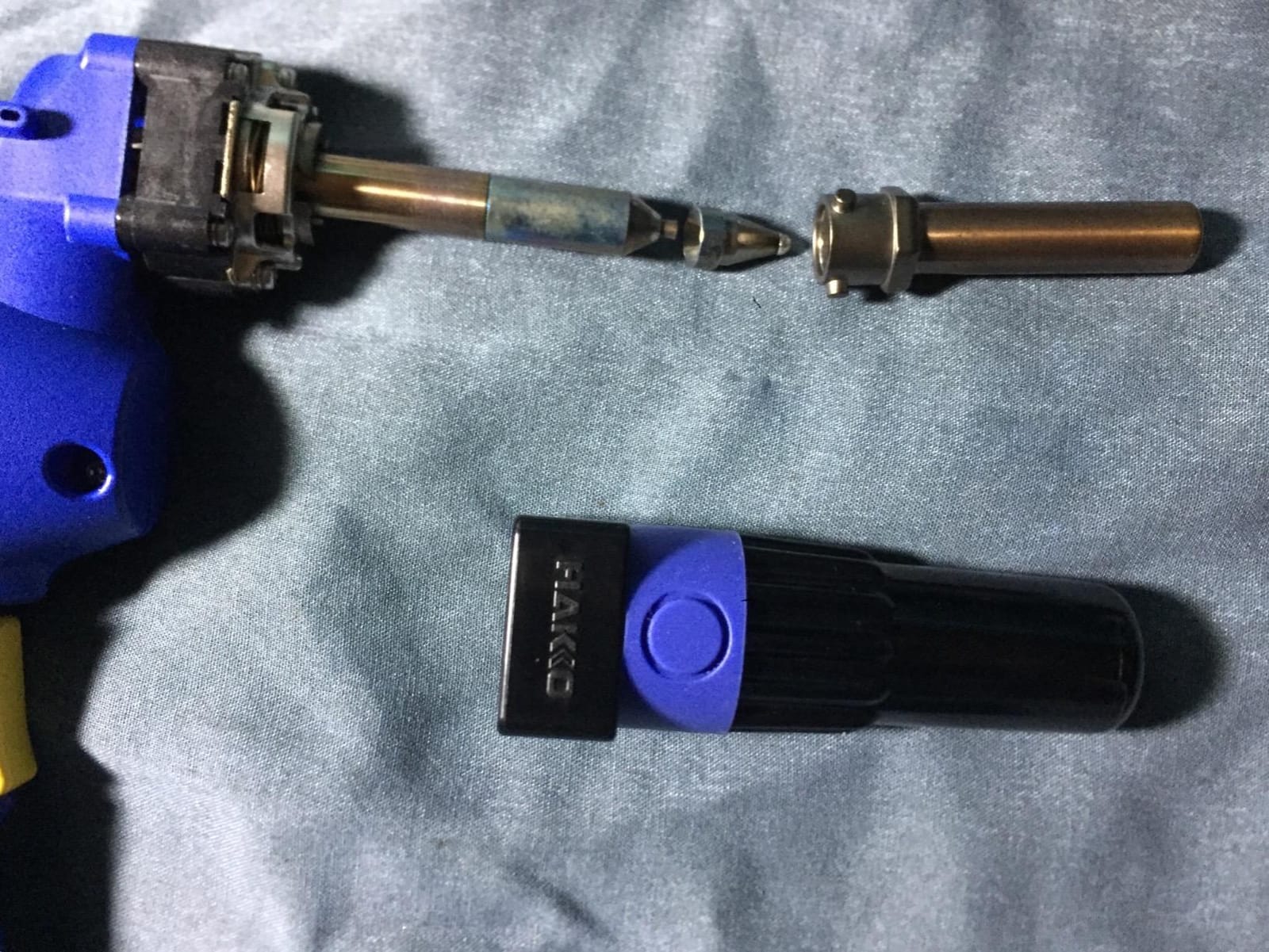 Hakko FR301-03/P Portable Desoldering Tool with Precise Temperature Control °F /°C customer photo 1