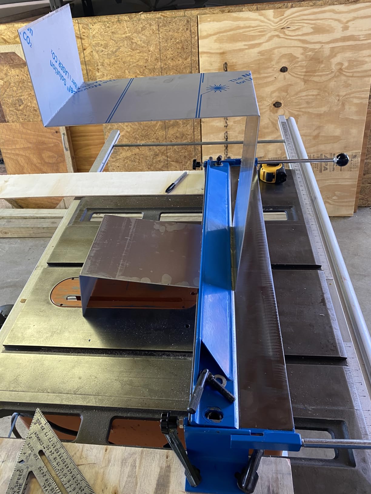 KF5002 Sheet Metal Brake Steel Bending Brake Sheet Metal Bender Metal Folder 28 Inch (730mm) 18 Ga (1.2mm) Capacity for Steel Aluminum Copper customer photo 1