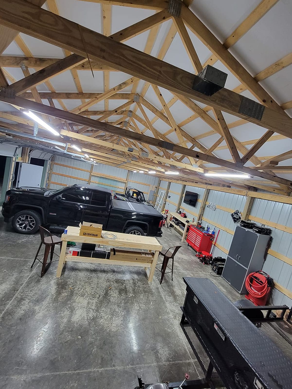 Sunco 2 Pack LED Shop Lights 4ft, Wraparound Fixtures, 40W=300W, Linkable customer photo 2