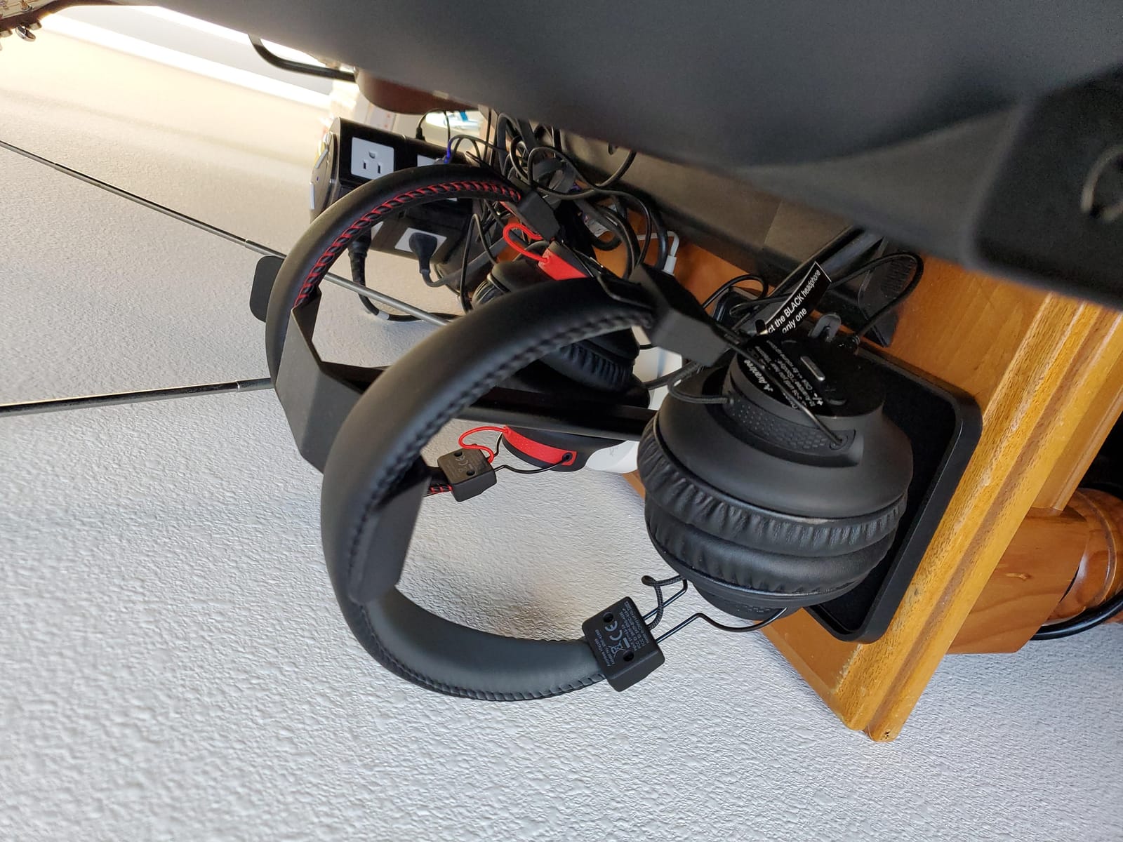 Avantree HT41899 - Dual Wireless TV Headphones with Transmitter customer photo 2
