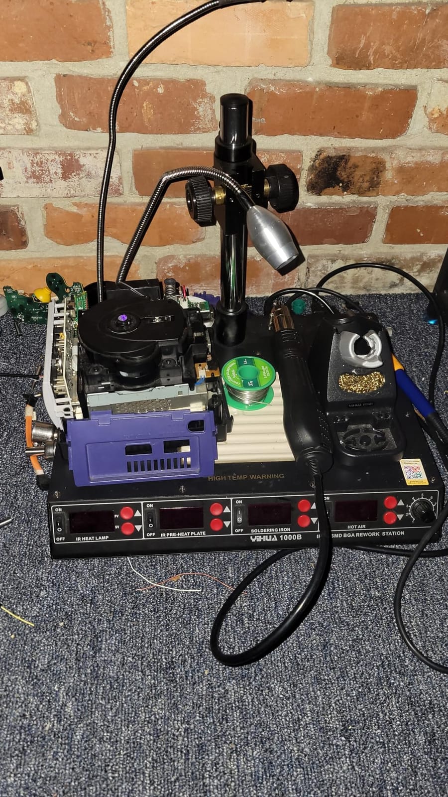 YIHUA 1000B- 4 in 1 Station - IR Infrared BGA, Preheater, Soldering Station and Hot Air Rework Station, plus a Temp Sensor, ºC/°F display, PCBs Holder, LED Lamp and more. customer photo 1
