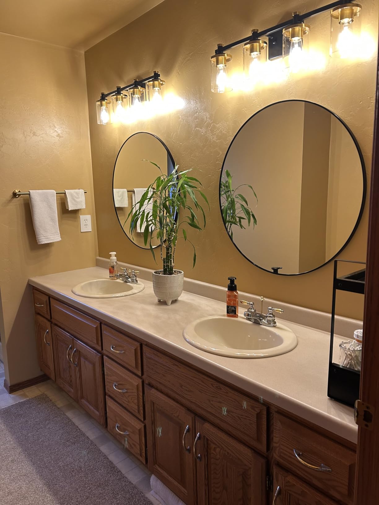 Itrue Round Metal Wall Mirror, 12 Inch, Black Frame Bathroom Mirror customer photo 2