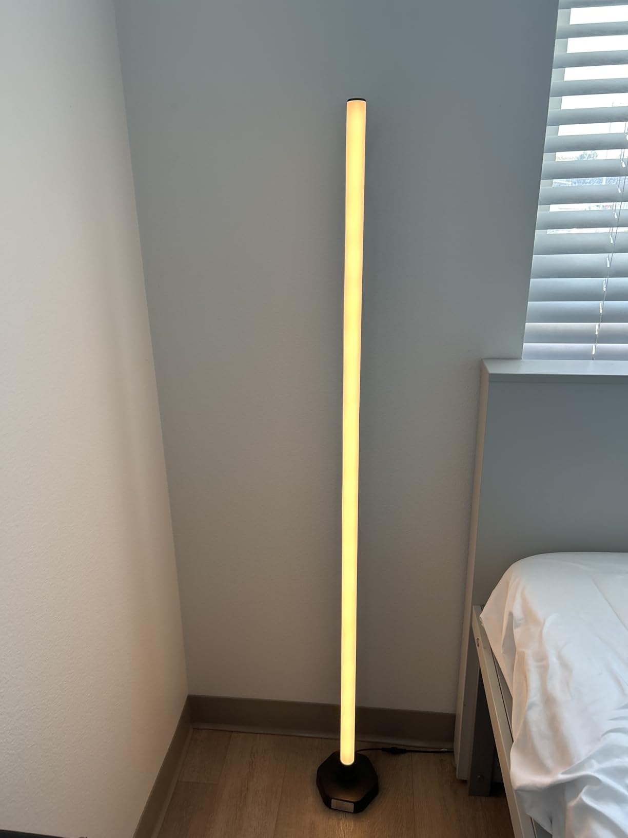 Led Floor Lamp, Corner Lamp Compatible with Alexa, RGB Corner Floor Lamp with Music Sync, 16 Million DIY Colors for Bedroom customer photo 1