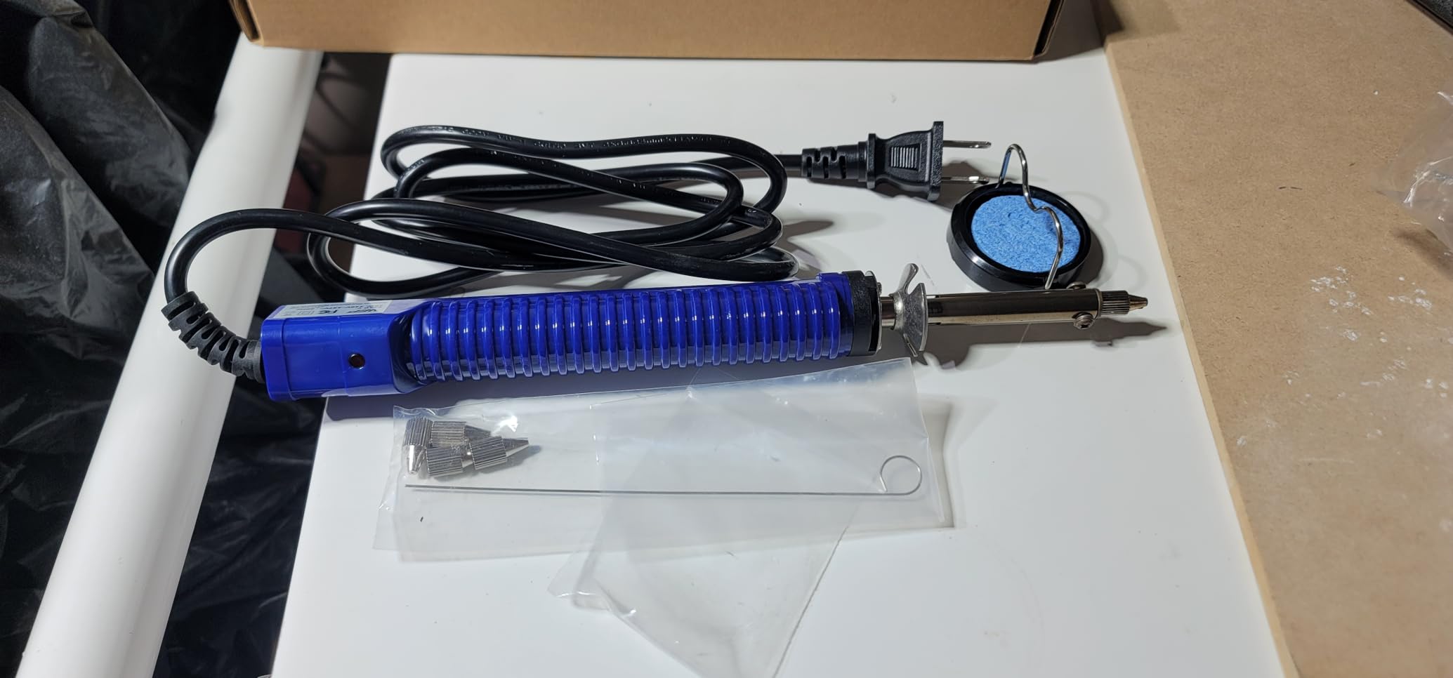 WEP 929D-V 2 IN 1 Desoldering Iron Electric Solder Sucker with 5 Nozzles 0.8/1.0/1.2/1.5mm Soldering Tool Kit with Built-in Desoldering Pump, Iron Stand, Sponge, Cleaning Pin Solder Remover customer photo 2