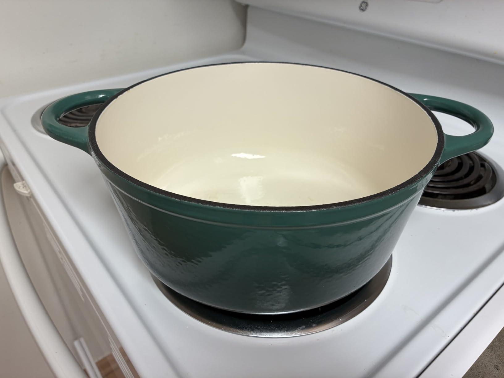 Nuovva Enamelled Cast Iron Dutch Oven Pot with Lid-6.4 Quart Non Stick Casserole Pot-Heavy Duty & Oven Safe up to 500° F for Bread Baking, Braising, Stews, Roasting - 28cm Dark Blue customer photo 2
