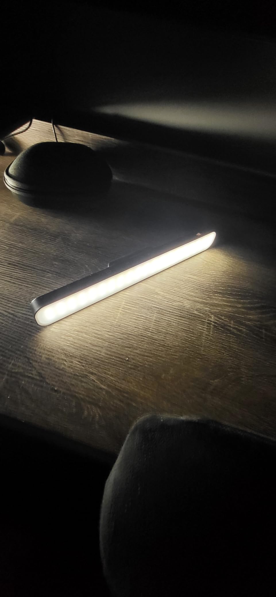 WILLED 3W Dimmable Mirror Lights,3 Colors Adjustable Wall Light with 120 LED,Touch Control,2000mAh Rechargeable Battery Makeup Light, Magnetic Stick Light Bar for Cabinet,Kitchen,Closet,Bedside,Desk customer photo 2