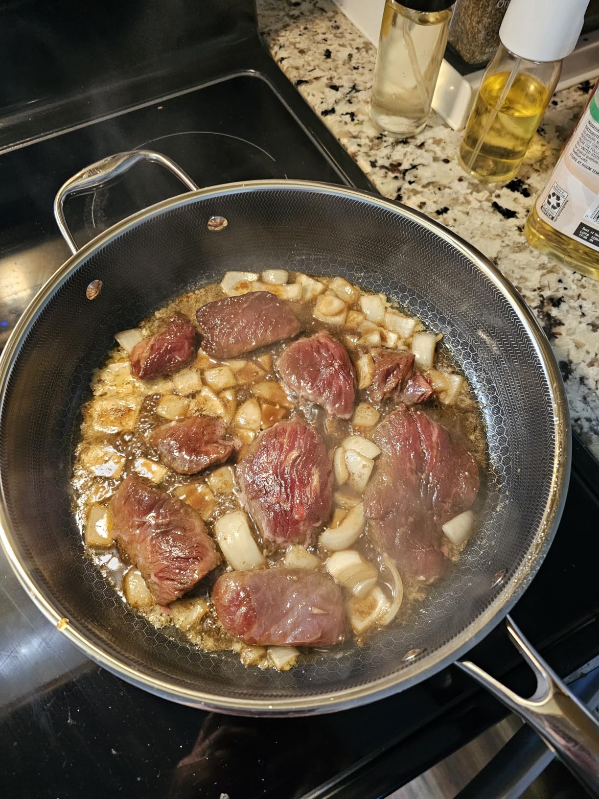 HexClad 5.5 Qt Hybrid Nonstick Deep Sauté Frying Pan & Lid, Induction Ready customer photo 1