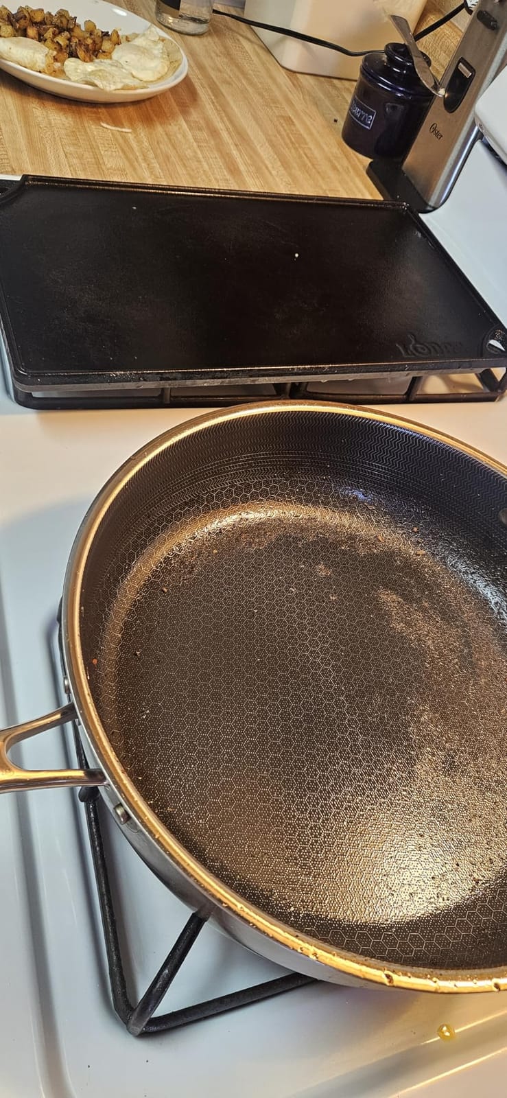 HexClad 5.5 Qt Hybrid Nonstick Deep Sauté Frying Pan & Lid, Induction Ready customer photo 2