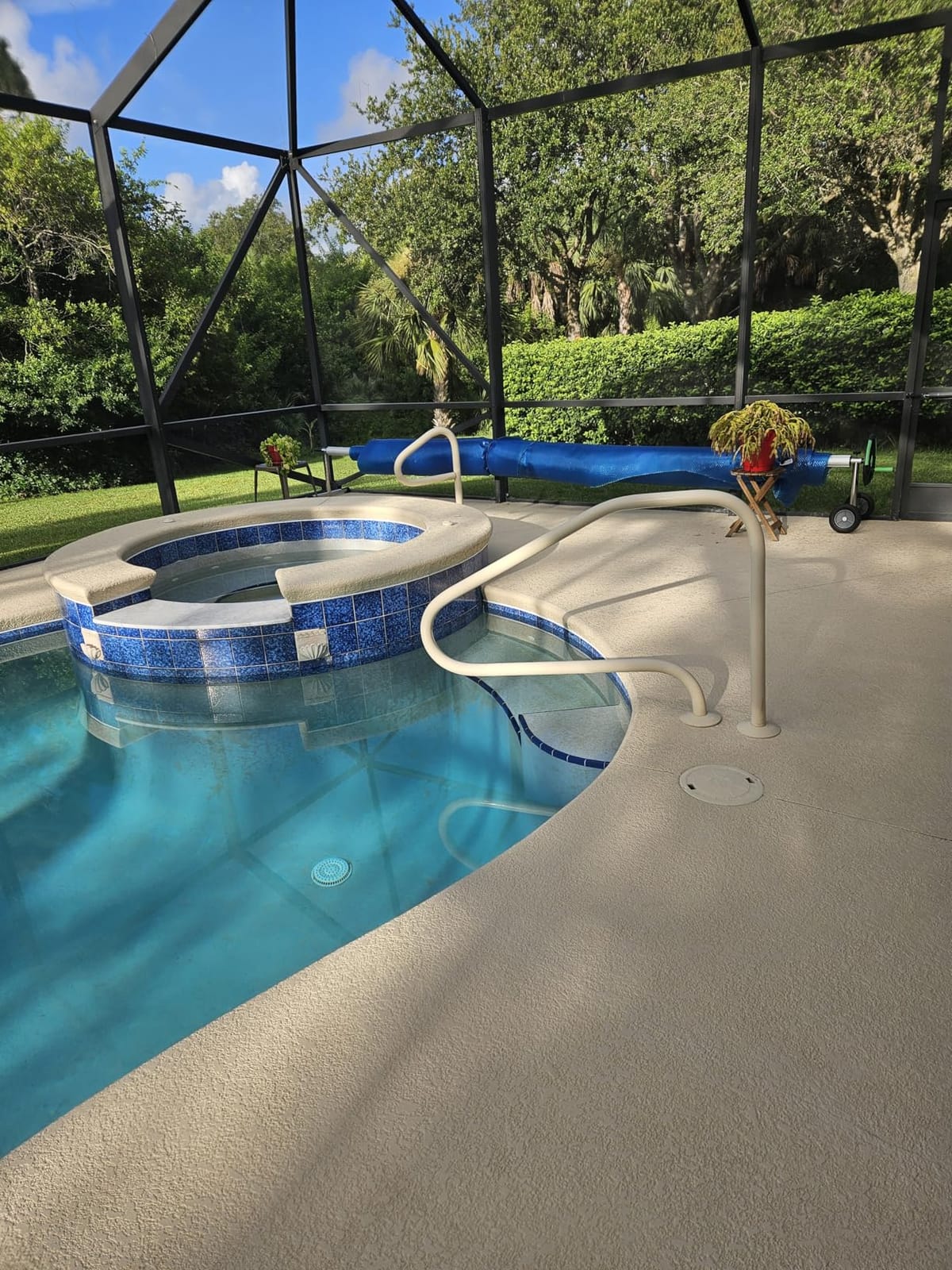 Outvita 18FT Pool Cover Reel Set, Solar Cover Aluminum Roller with Rubber Wheels for Inground Outdoor Swimming Pools, Adjustable Above Ground Pool Blanket Reels, Black customer photo 2