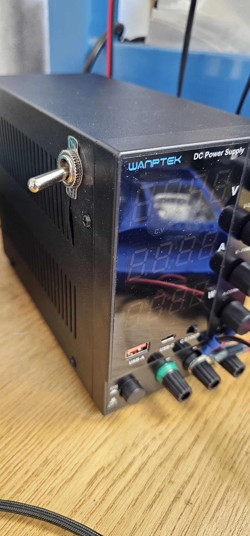 DC Power Supply Variable 0-30V 0-10A, Adjustable Switching Regulated Bench Power Supply with Encoder Coarse & Fine Knob, 3.6A USB & Type-C Quick-Charge, OCP Overcurrent Protection customer photo 1